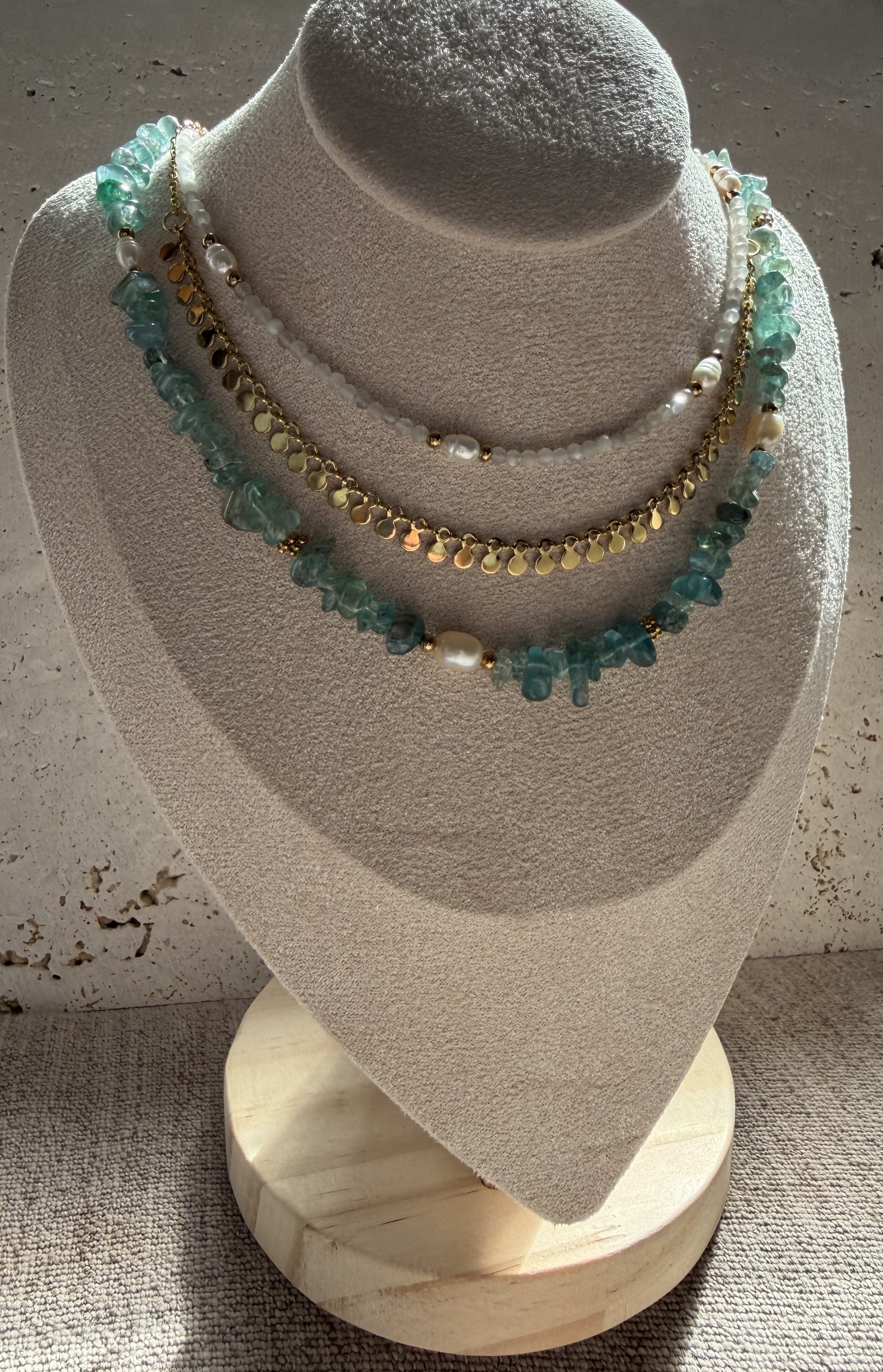 Collar MAREA en acero, piedras naturales y perlas de río