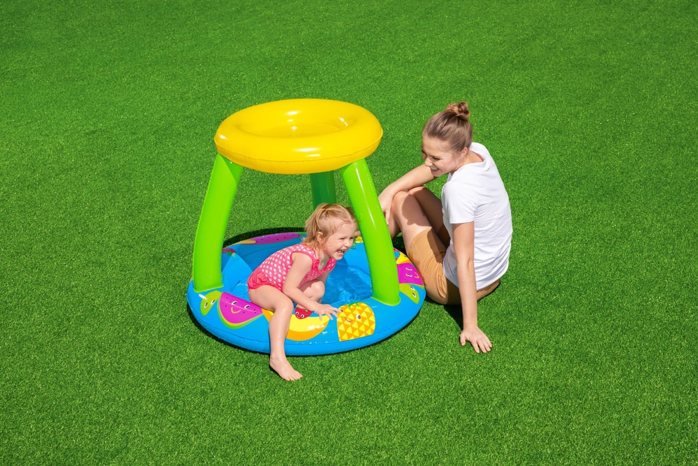 Piscina De Frutas Con Techo Proteccion Uv