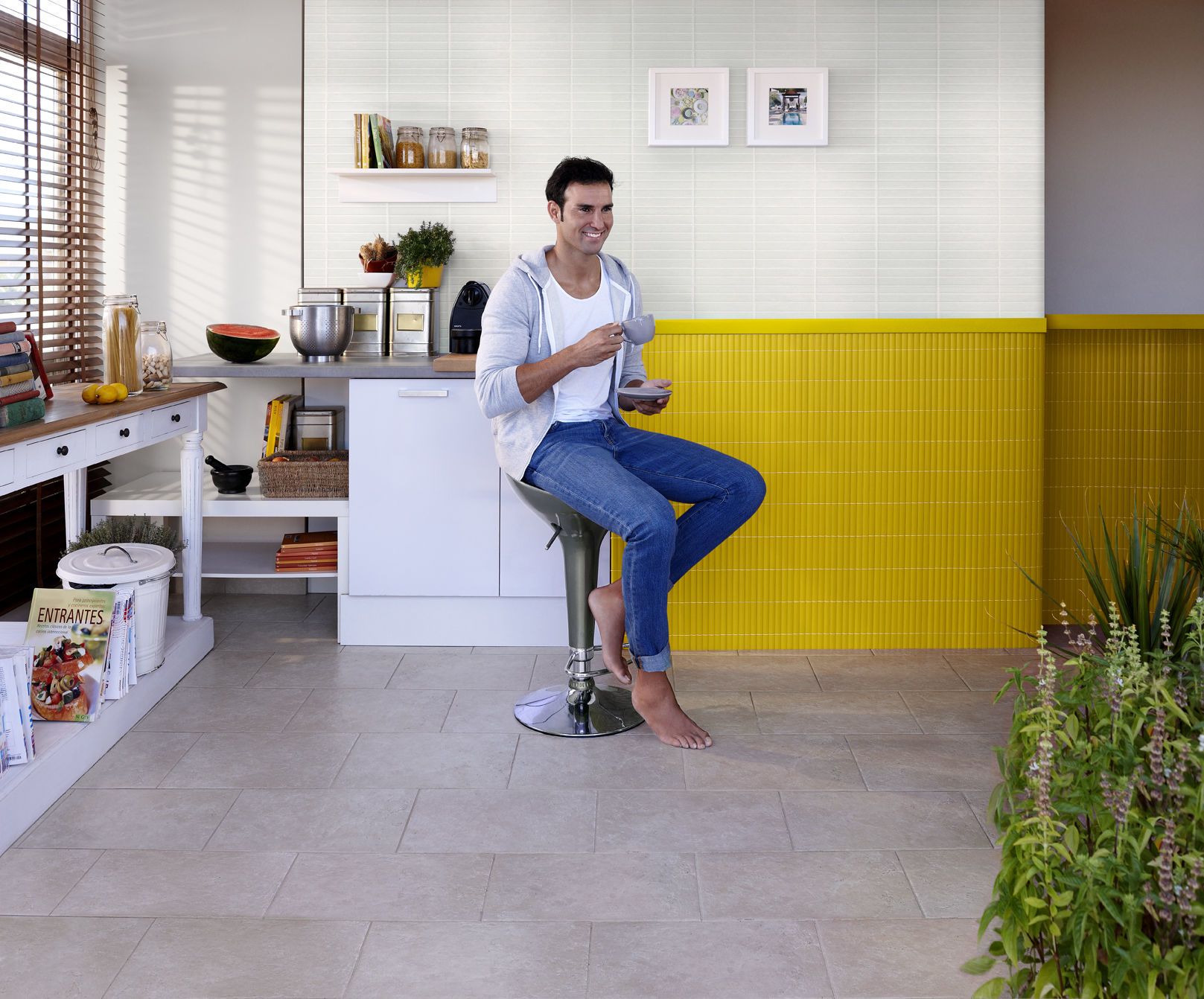 Wall.y color amarillo