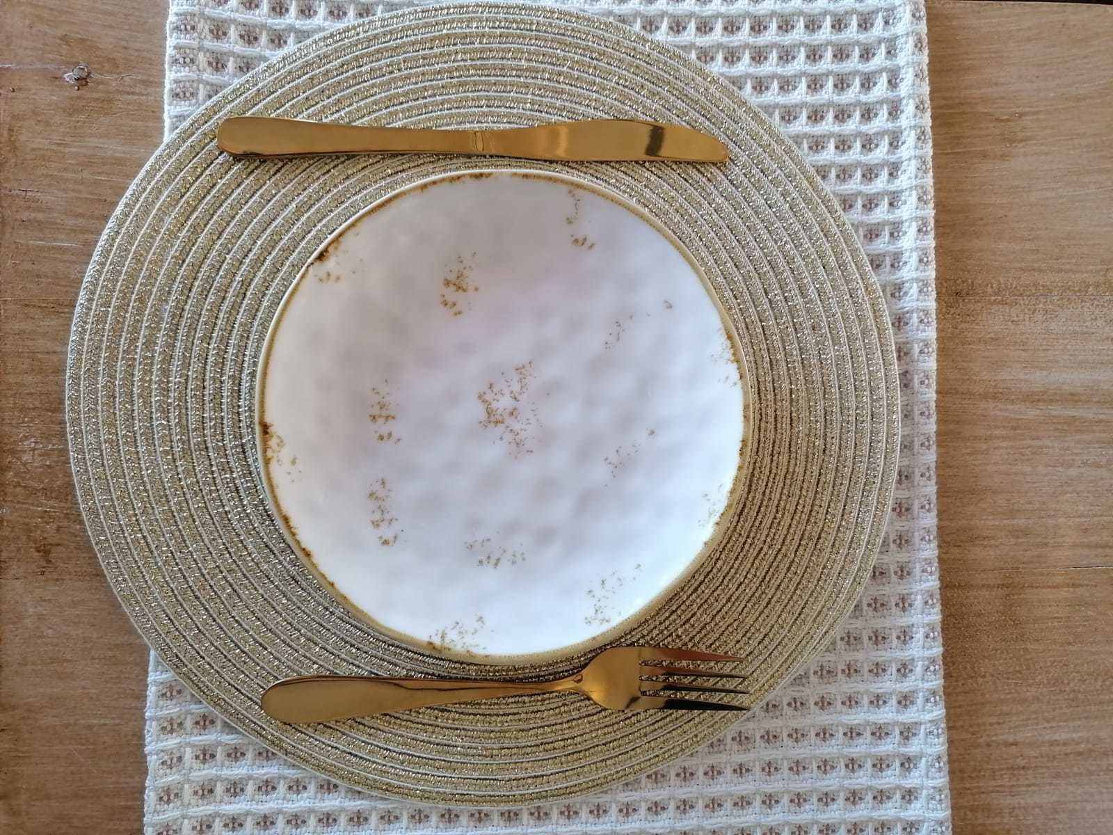 Plato llano con dorado