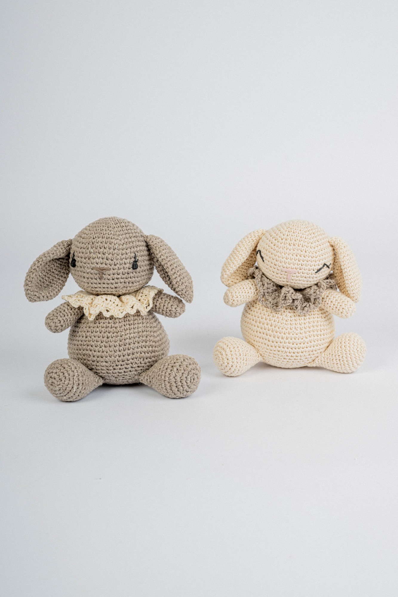 Conejo orejas caídas amigurumi