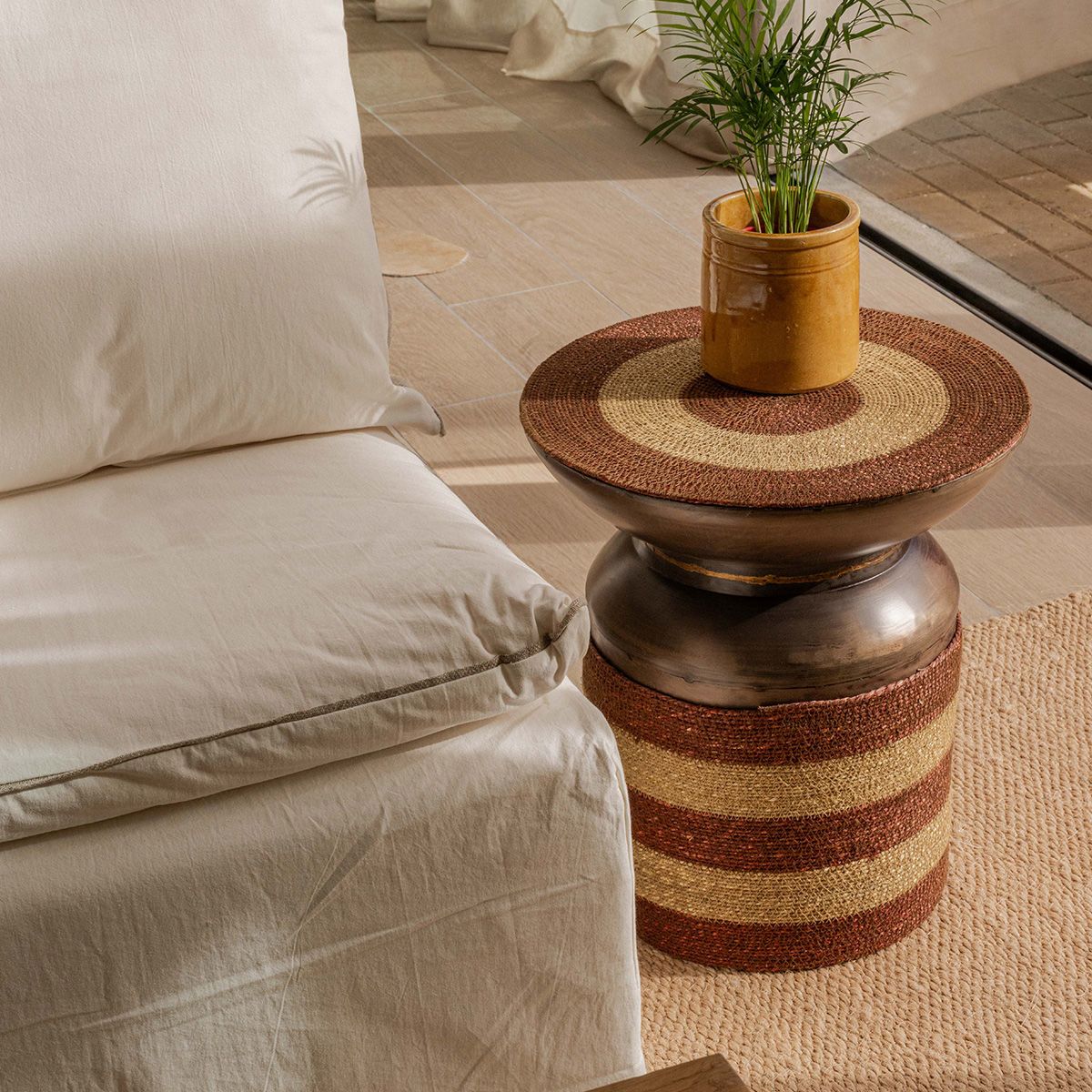 Mesa lateral Anne Brown