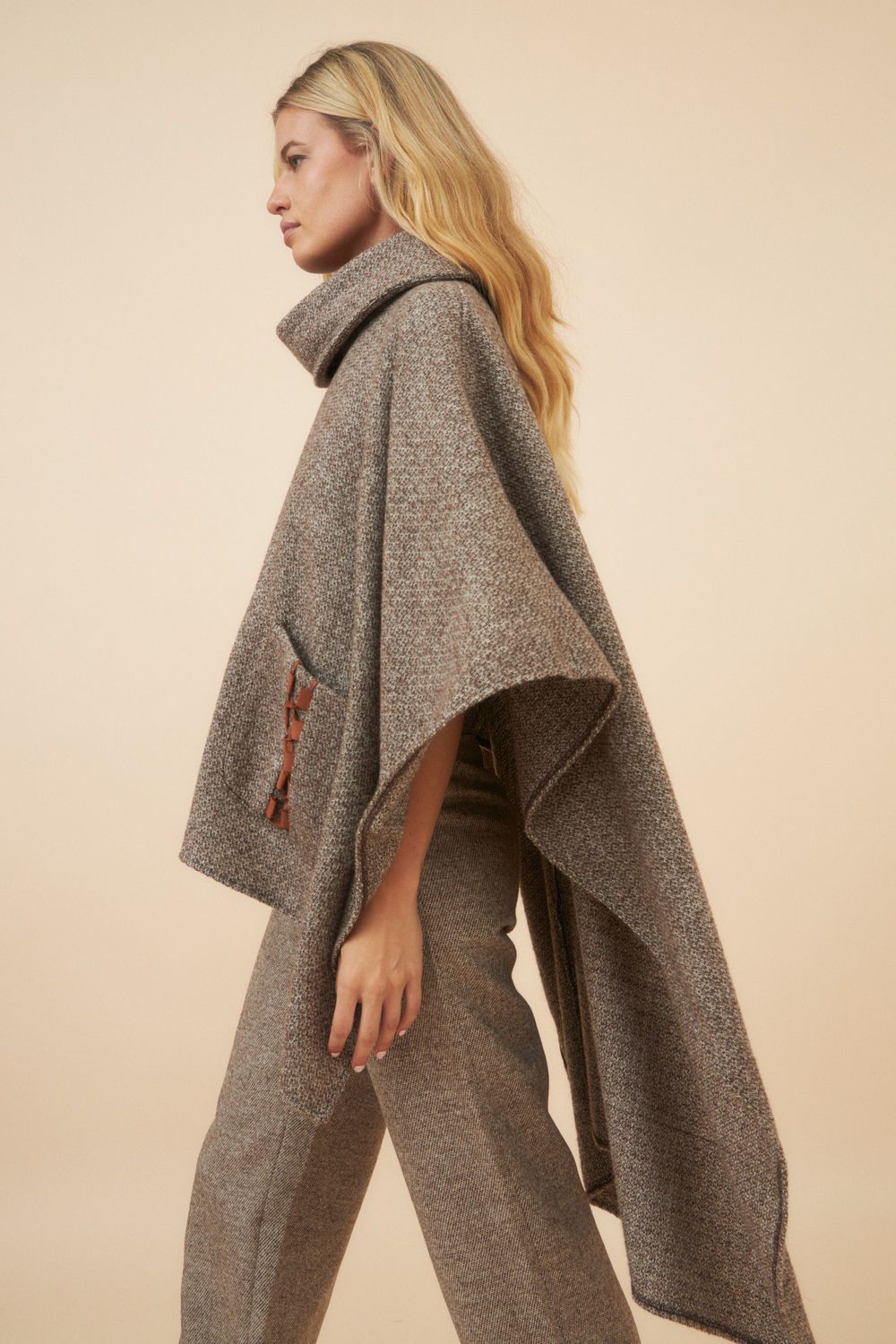 Poncho Acacia