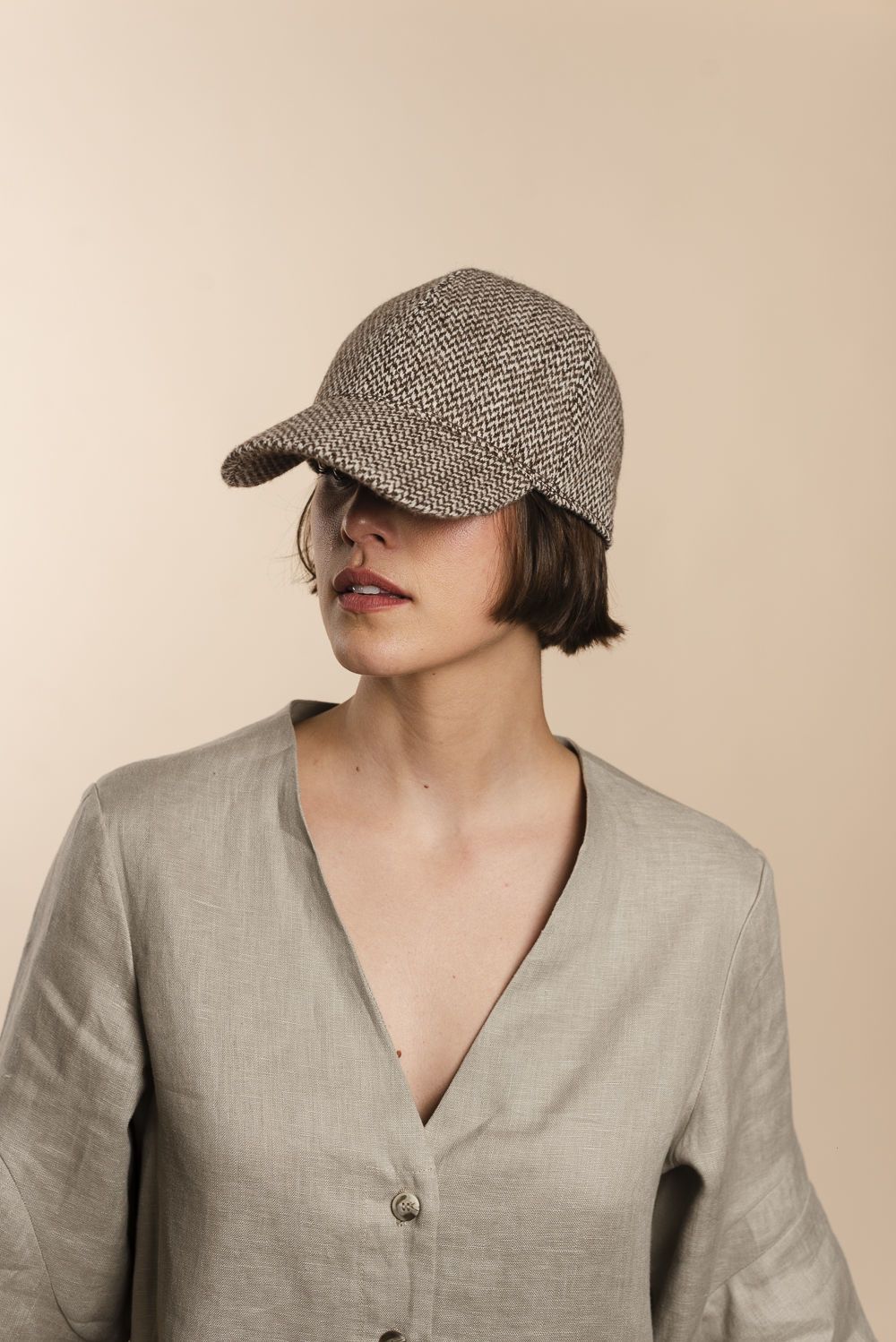 Gorra de lana con visera