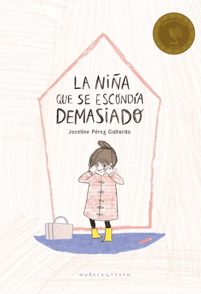 NIÑA QUE SE ESCONDÍA DEMASIADO
