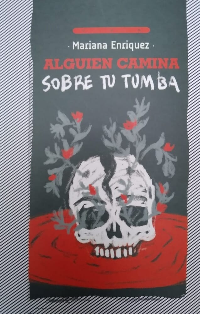 ALGUIEN CAMINA SOBRE TU TUMBA