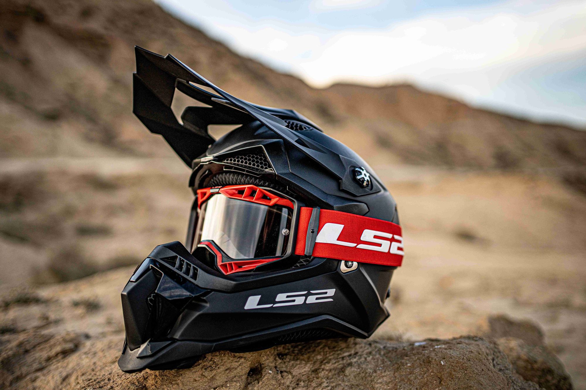 LS2 MX700 SUBVERTER NOIR BLACK