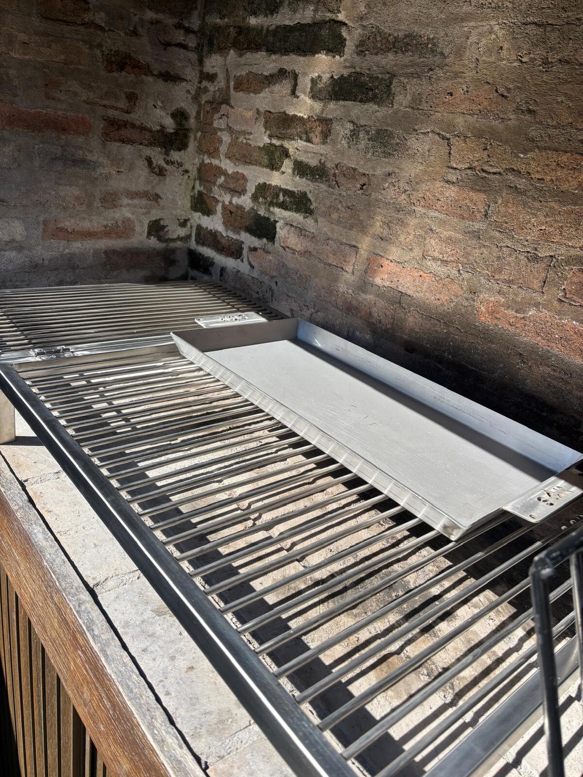 Parrilla Articulada de Acero Inoxidable Con Plancha
