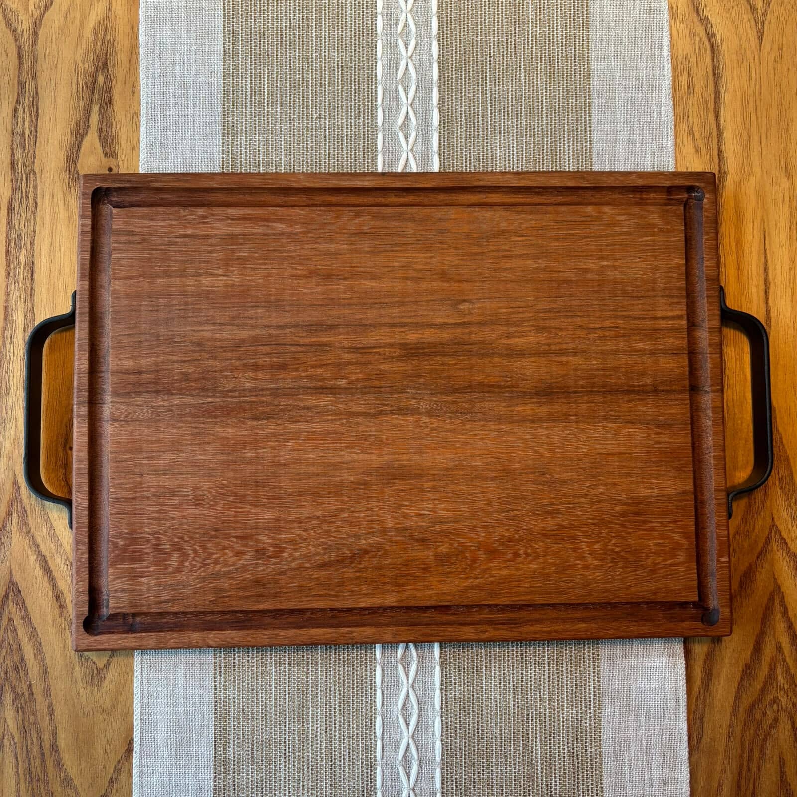 Tabla de Cedrinho con Manijas de Hierro 40×30cm