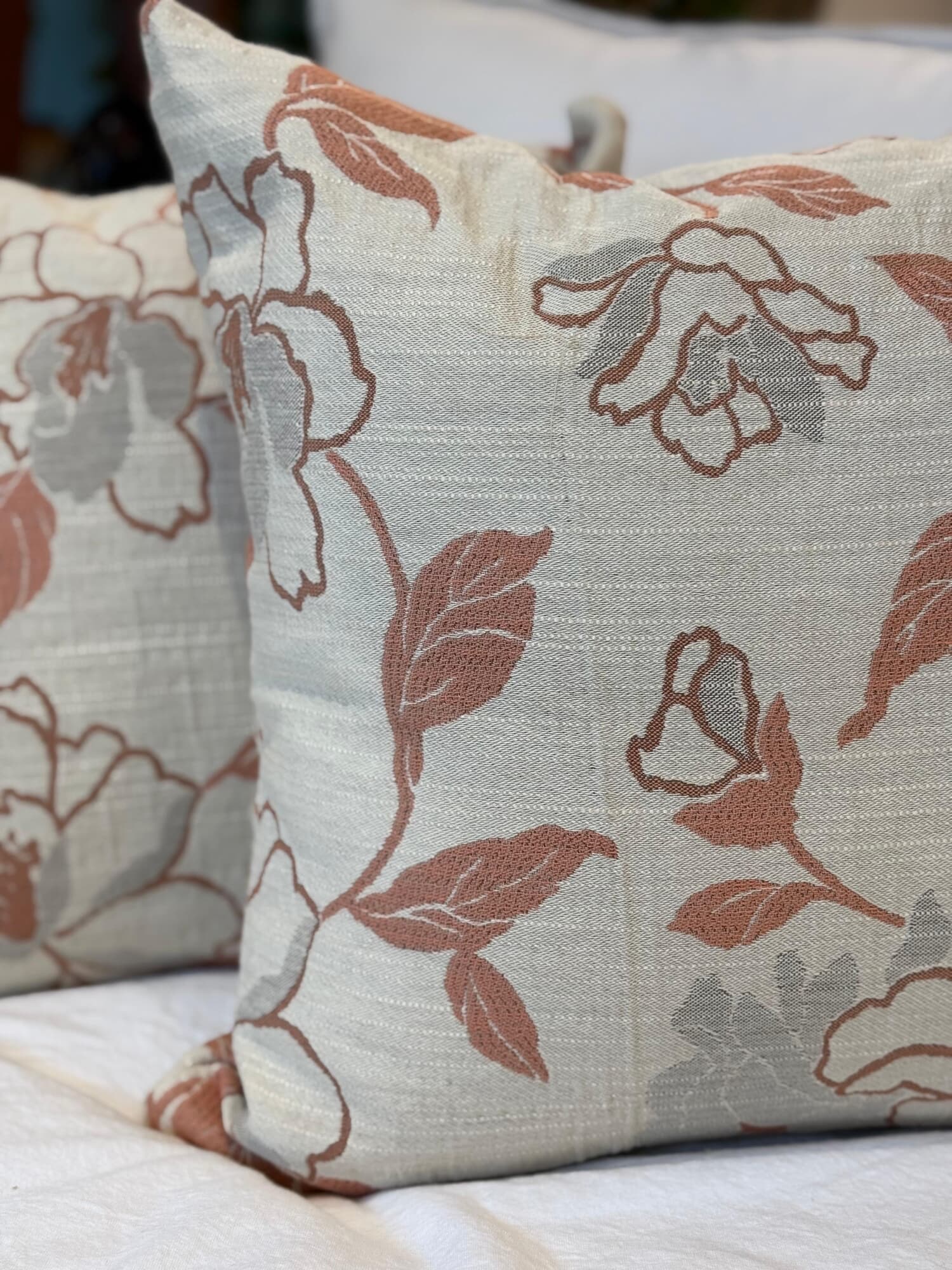 Almohadon beige con estampa