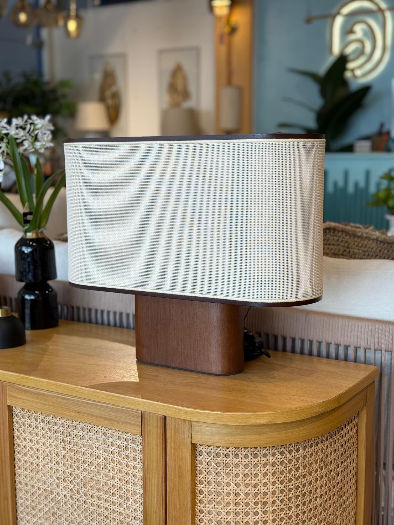 Lampara de mesa eliptica nogal