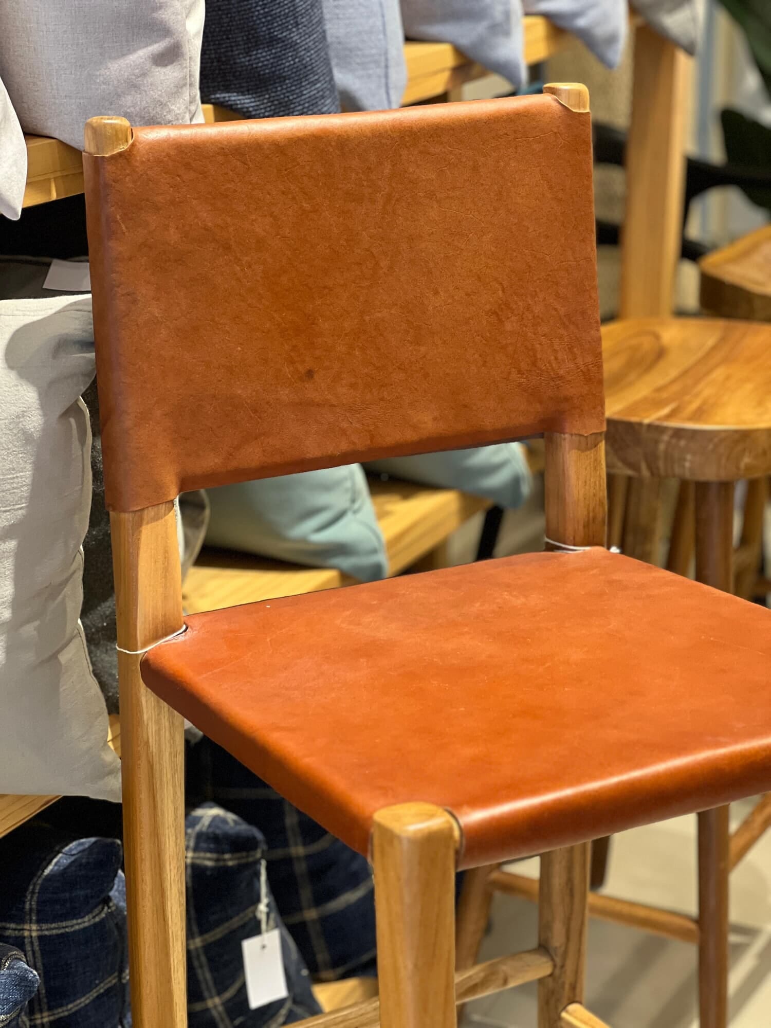 Silla bar cuero y madera