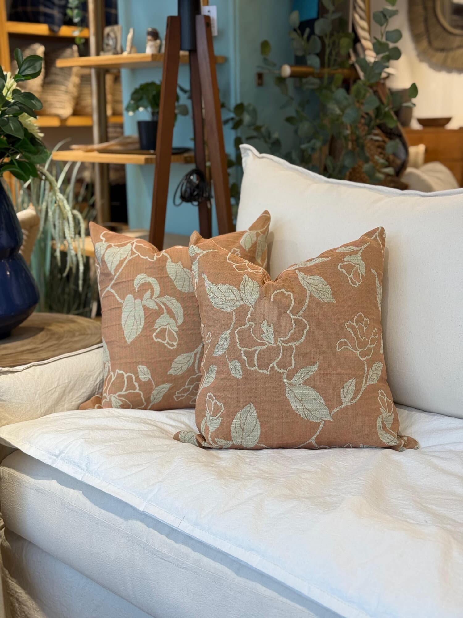 Almohadon naranja con estampa