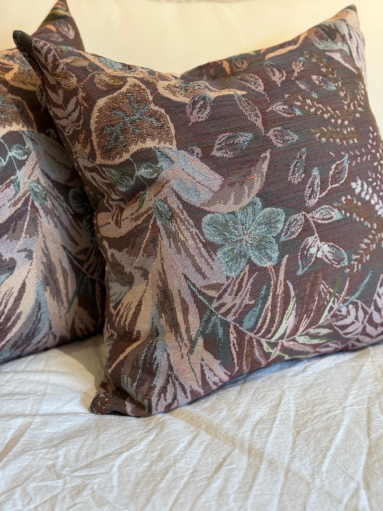 Almohadon estampa bordo