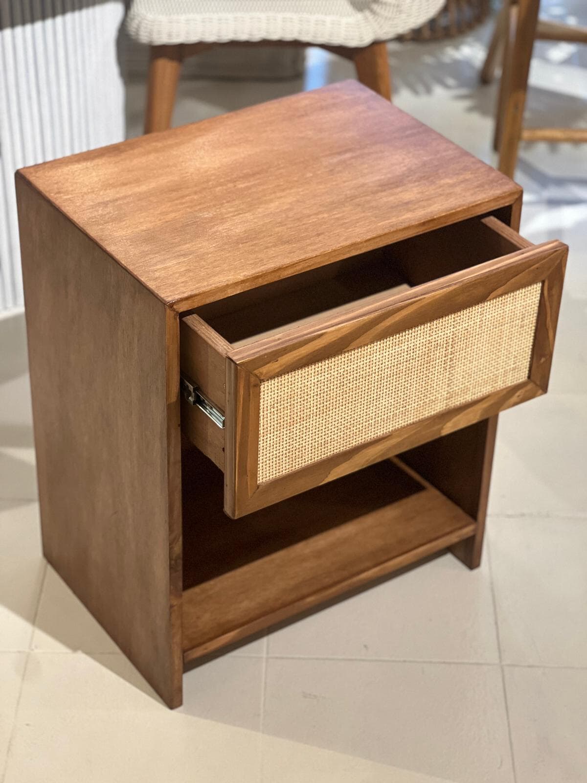 Mesa de luz esterilla