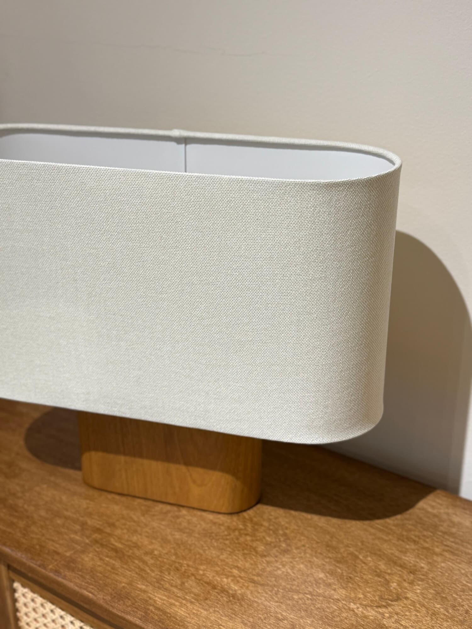 Lampara de mesa eliptica lino