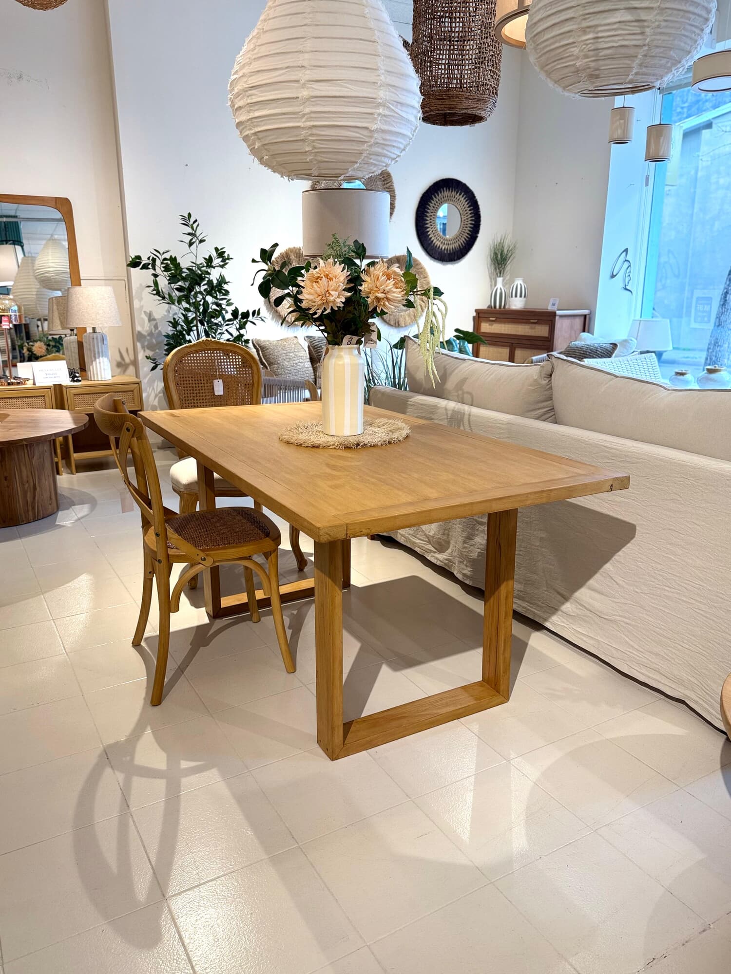 Mesa de comedor rectangular
