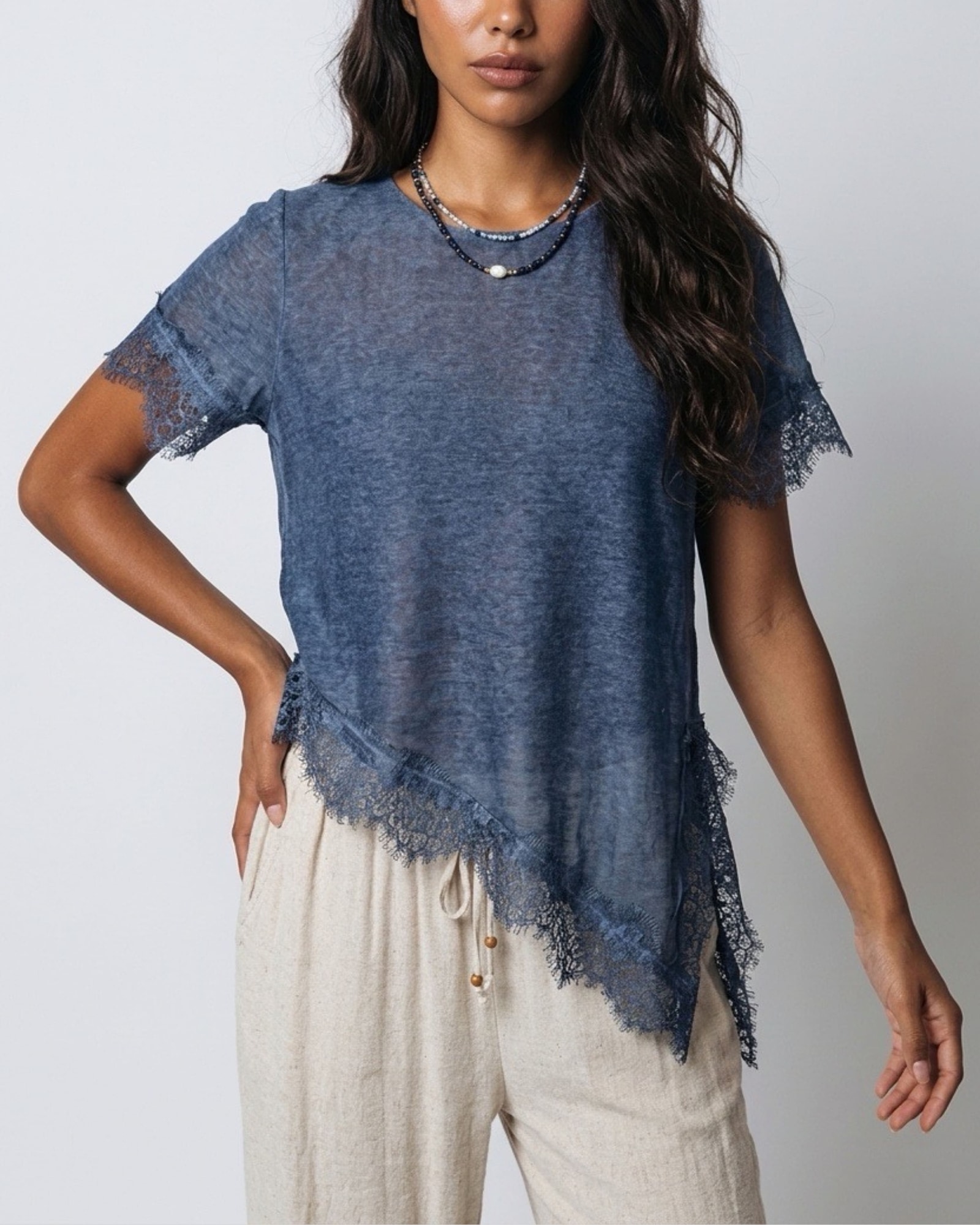 Blusa Irregular Con Encaje