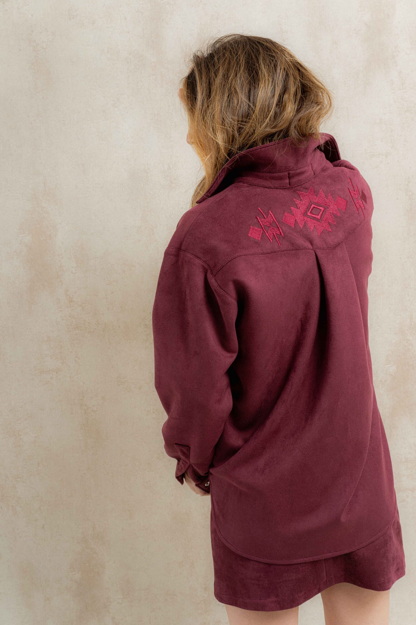 CAMISA TEXAS SUEDE BORDADA