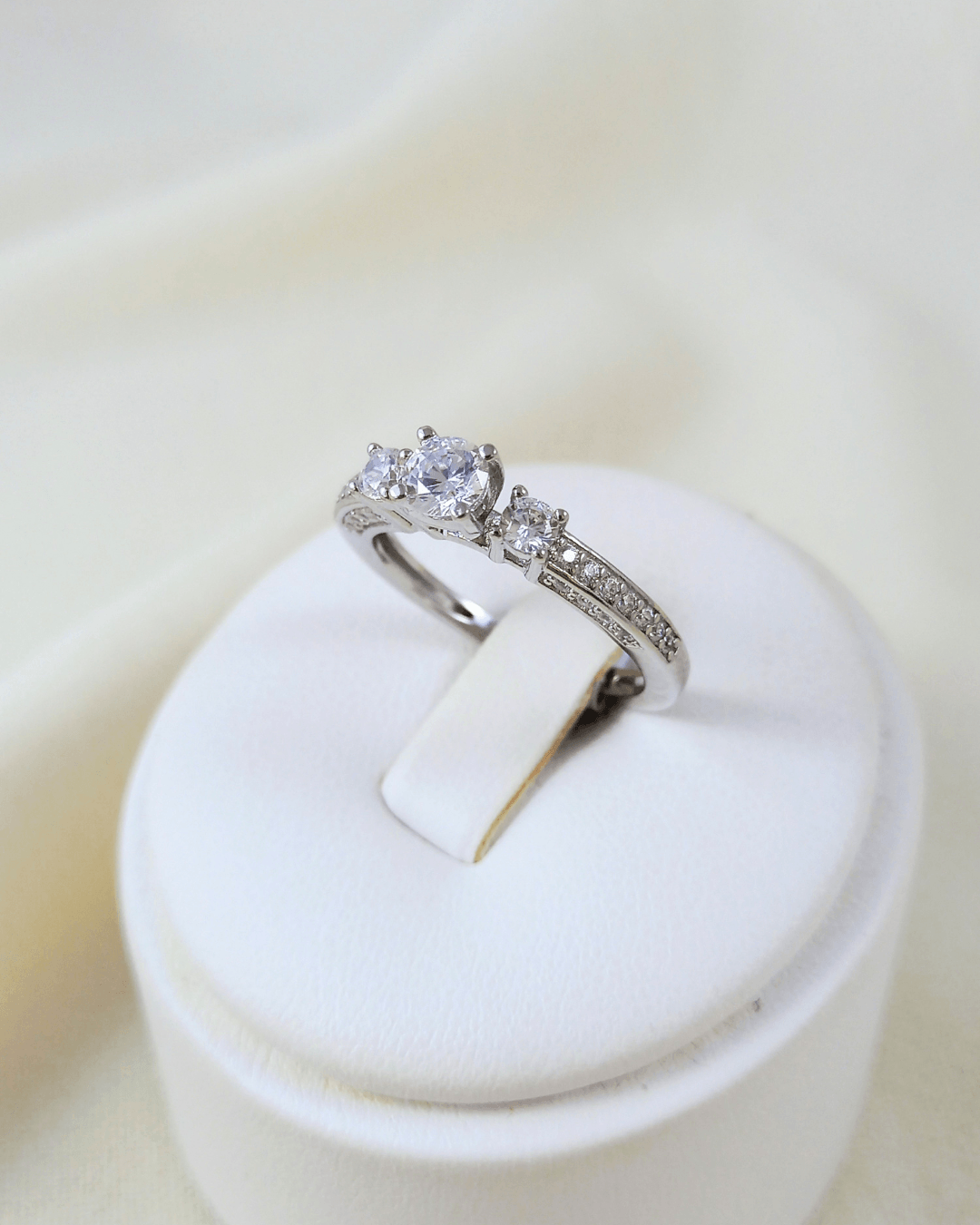 Anillo Solitario Emilia