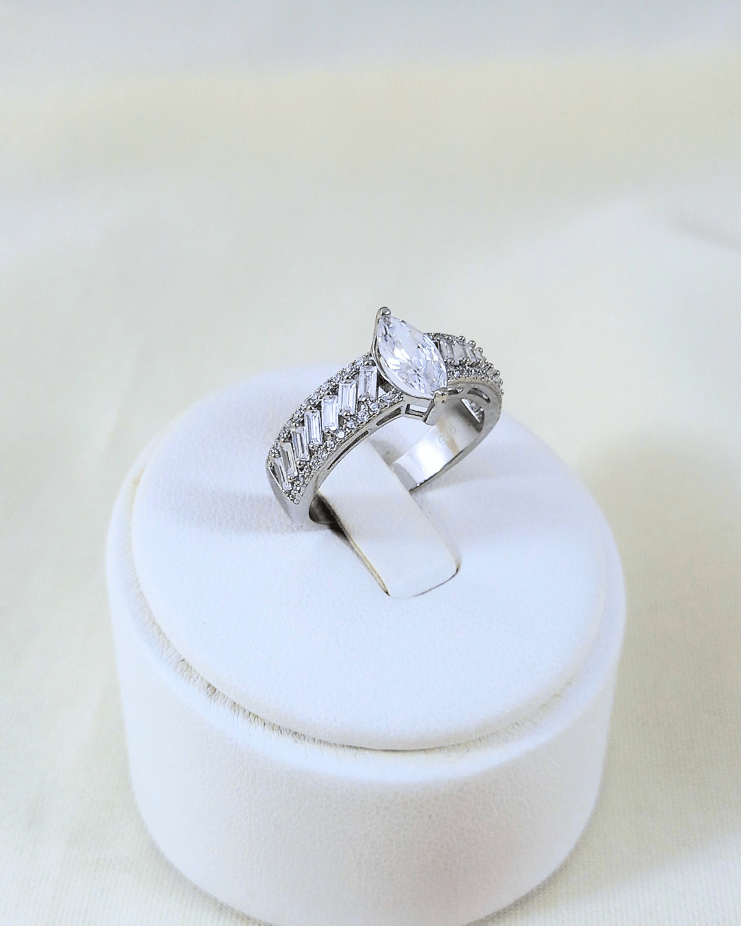 Anillo Helena