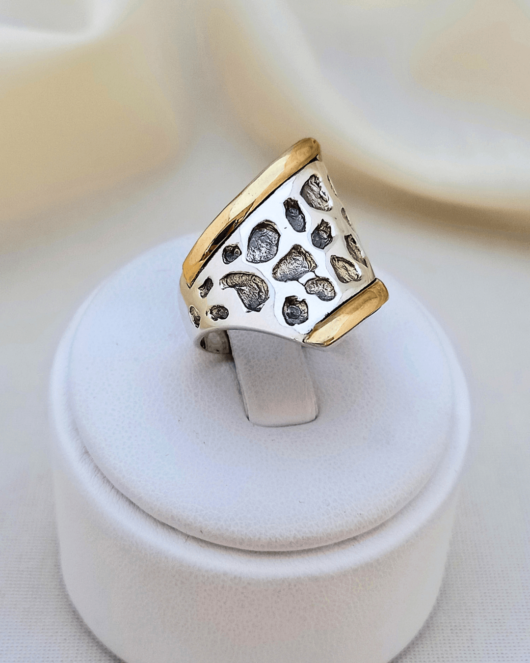 Anillo Relieve
