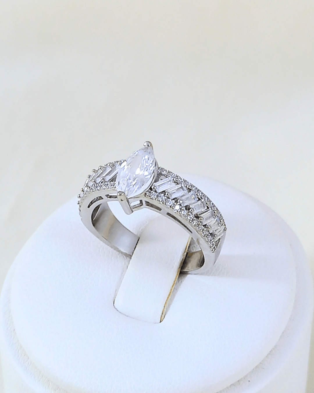 Anillo Helena