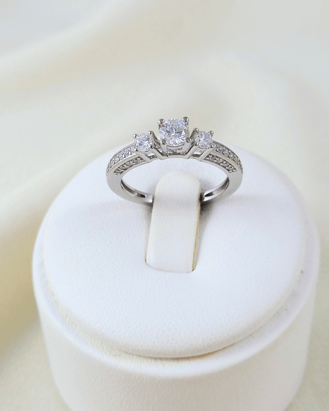 Anillo Solitario Emilia
