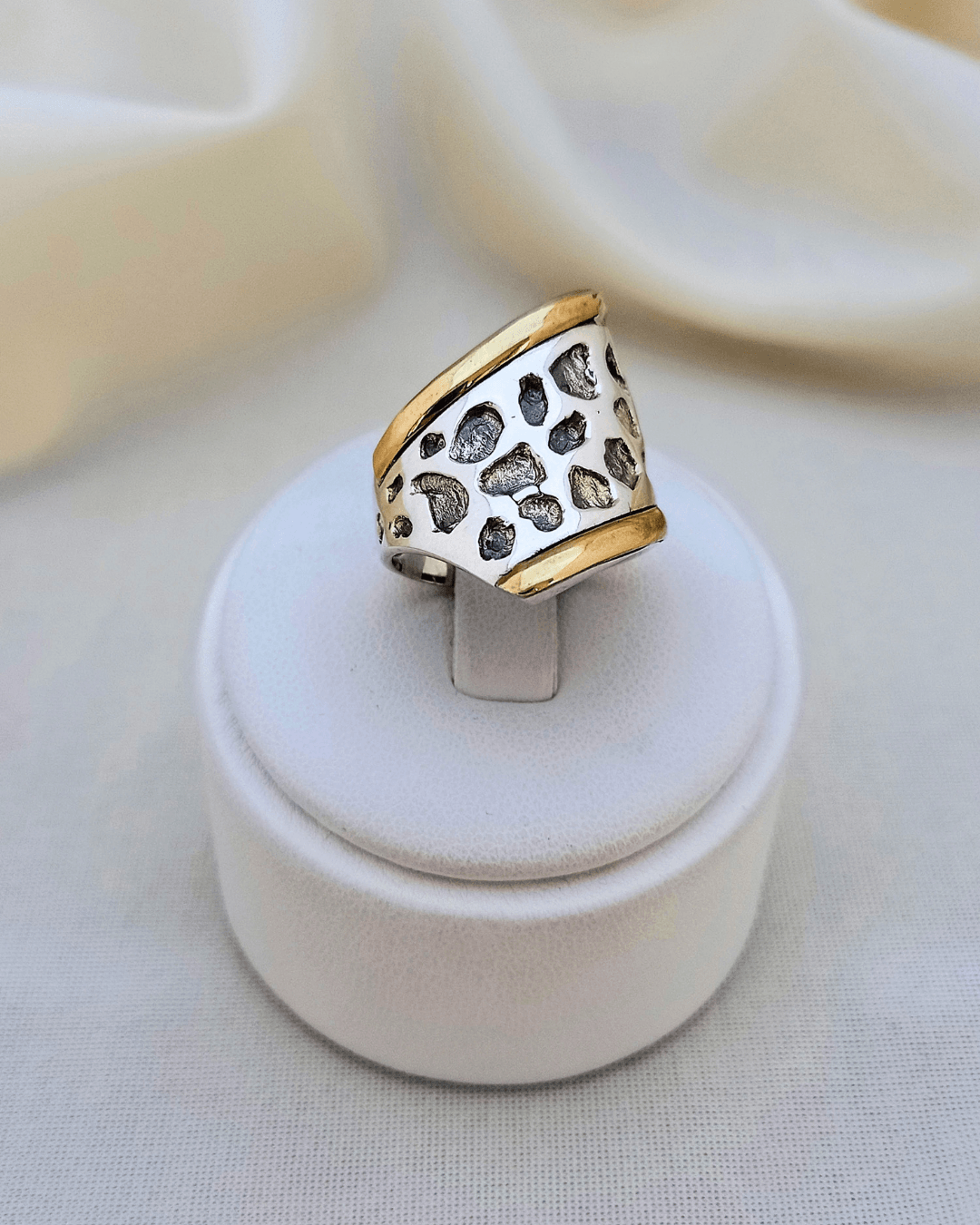 Anillo Relieve