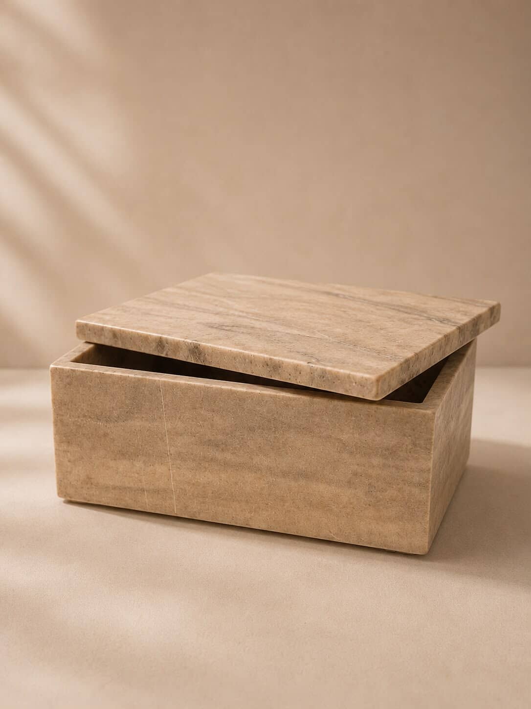 marble box chica