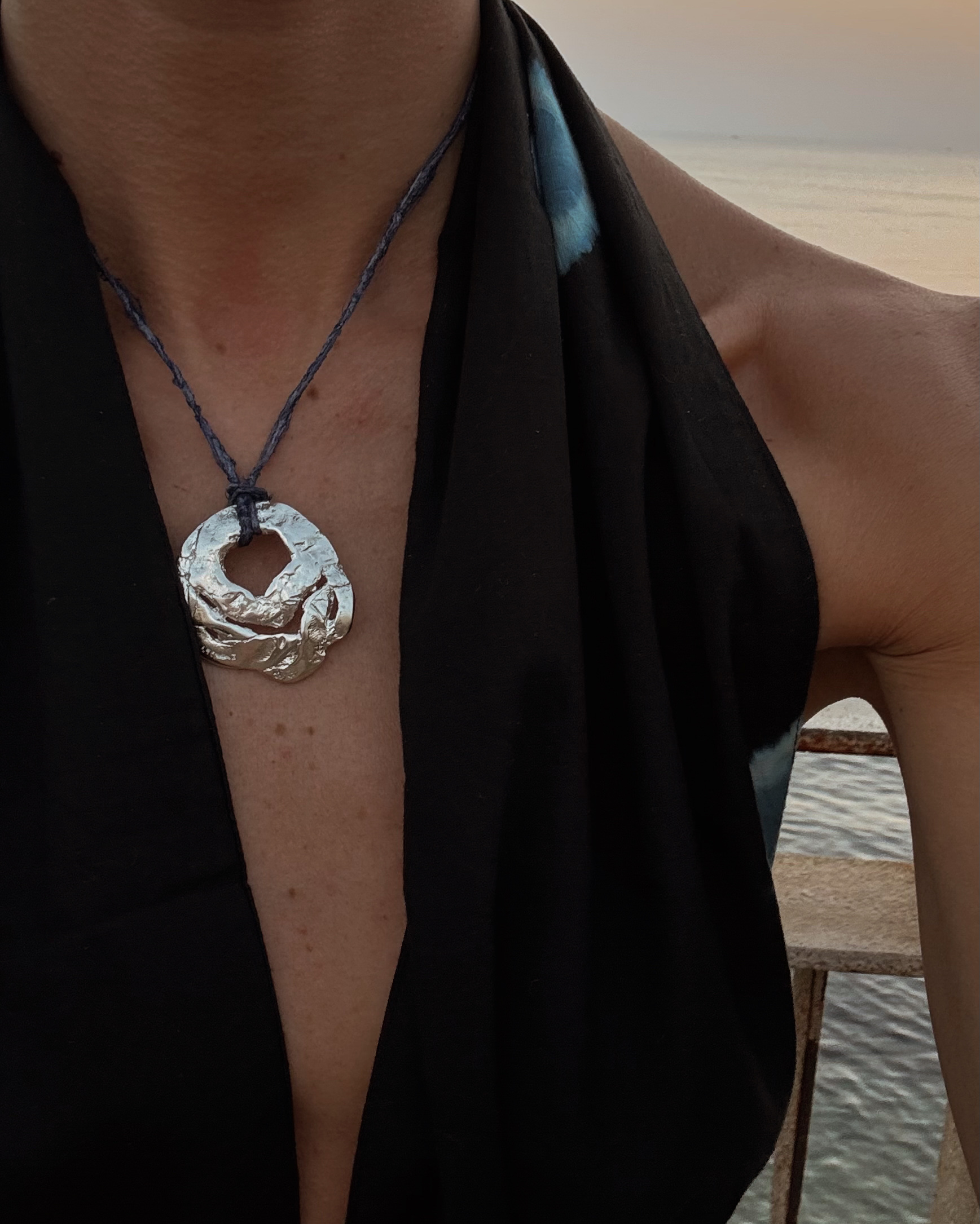 COLLAR IL SOLE, IL MARE (SEDA NATURAL)