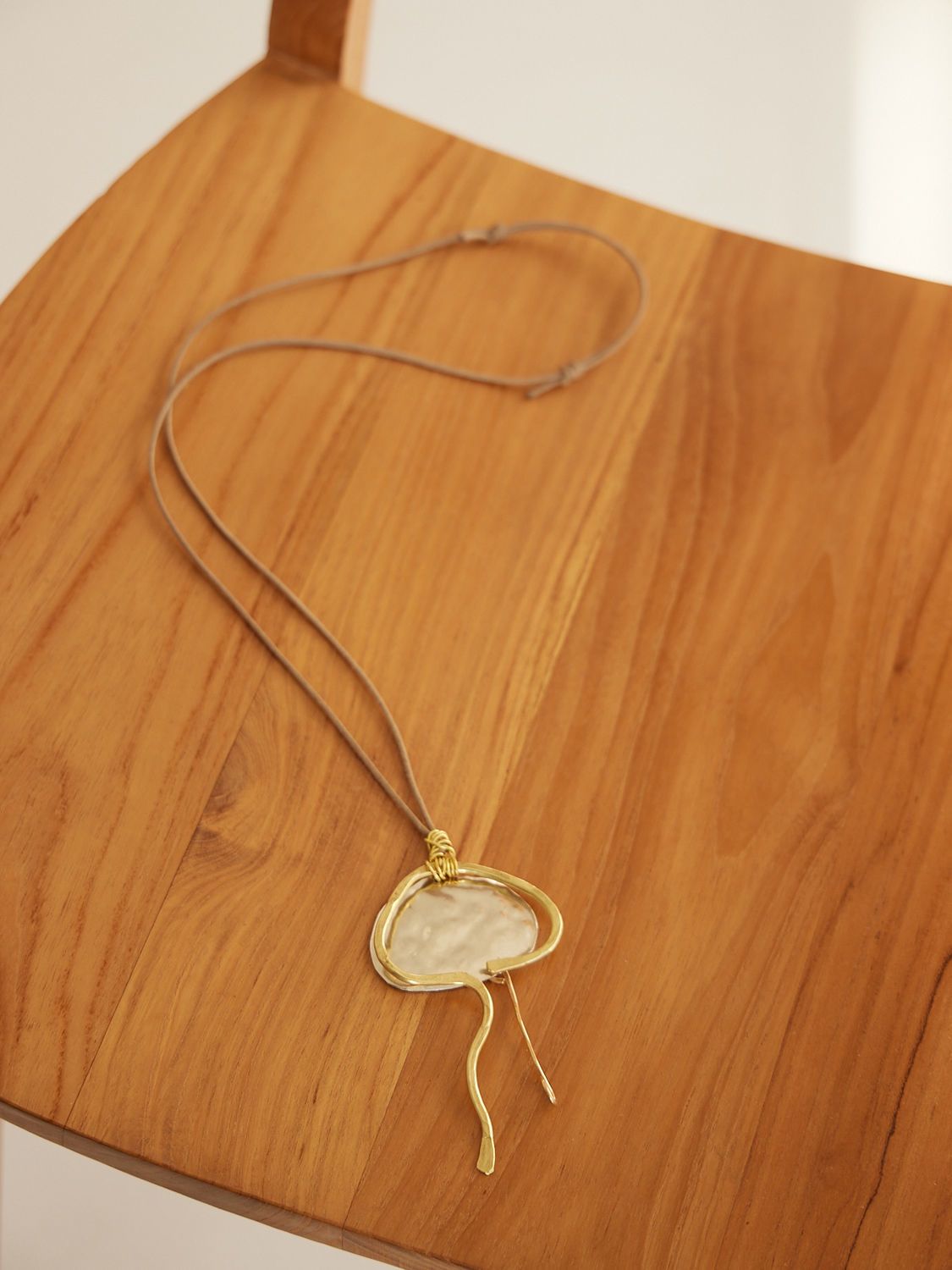 COLLAR JELLYFISH