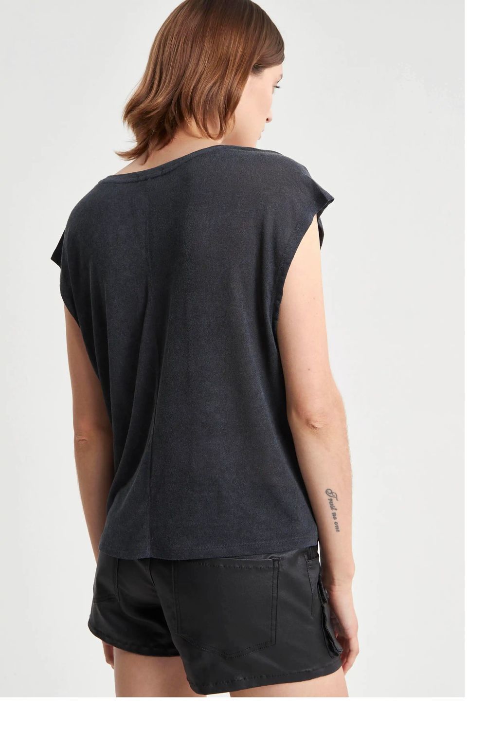 REMERA WILD SNAKE