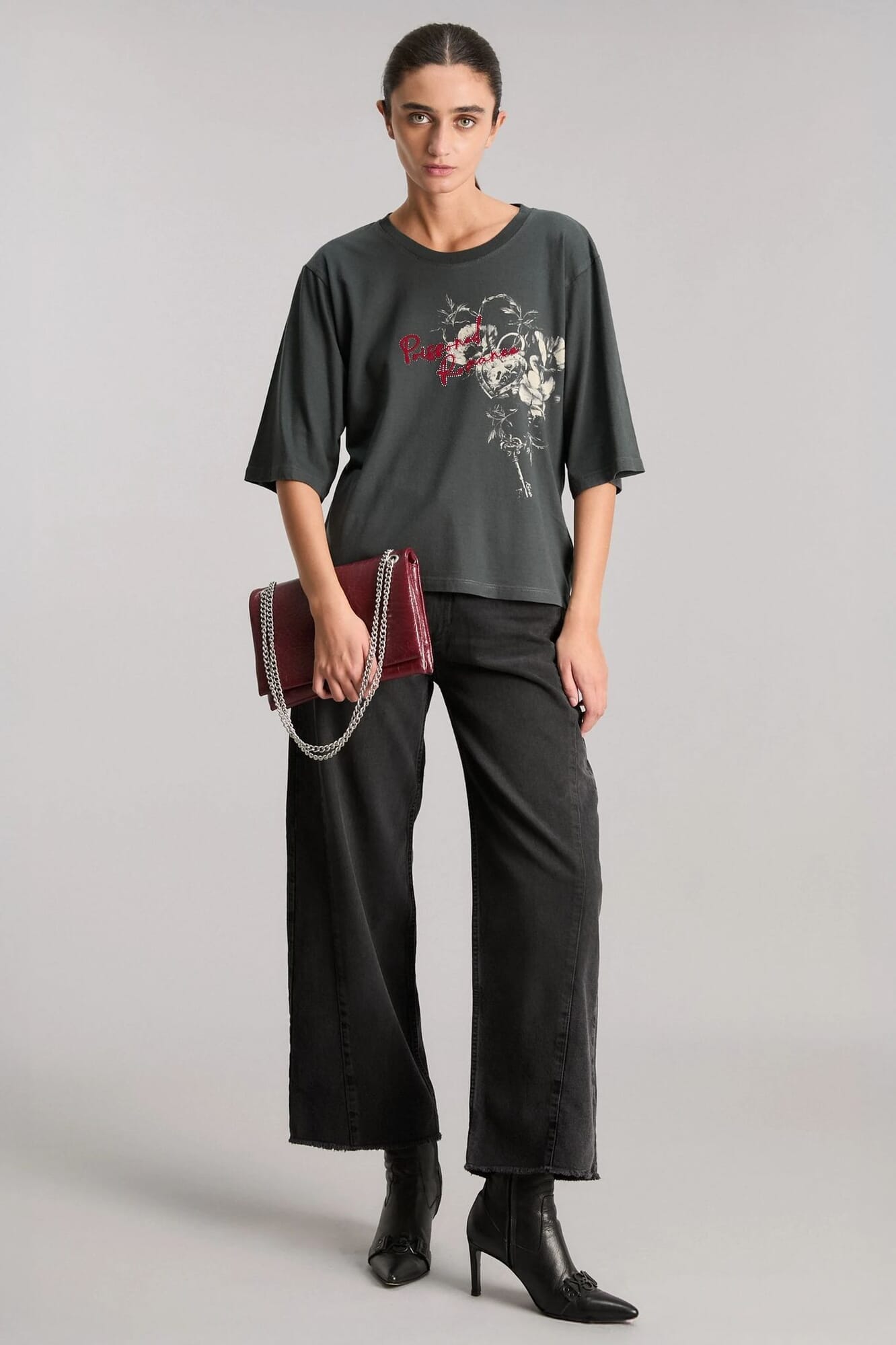 REMERA DARK ROMANCE