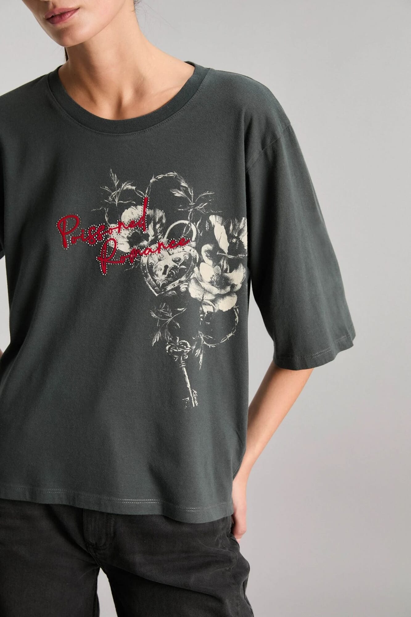 REMERA DARK ROMANCE