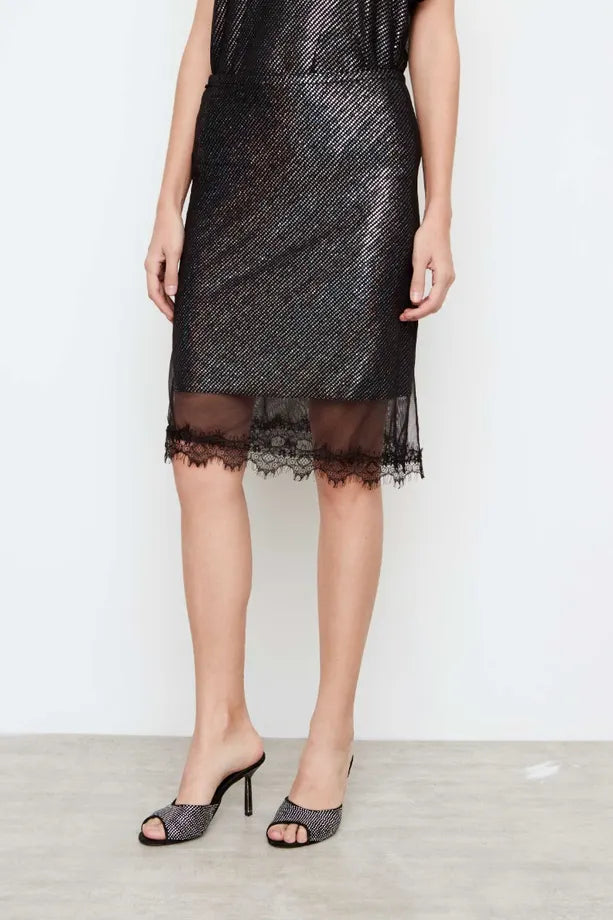 FALDA SPOTLIGHT