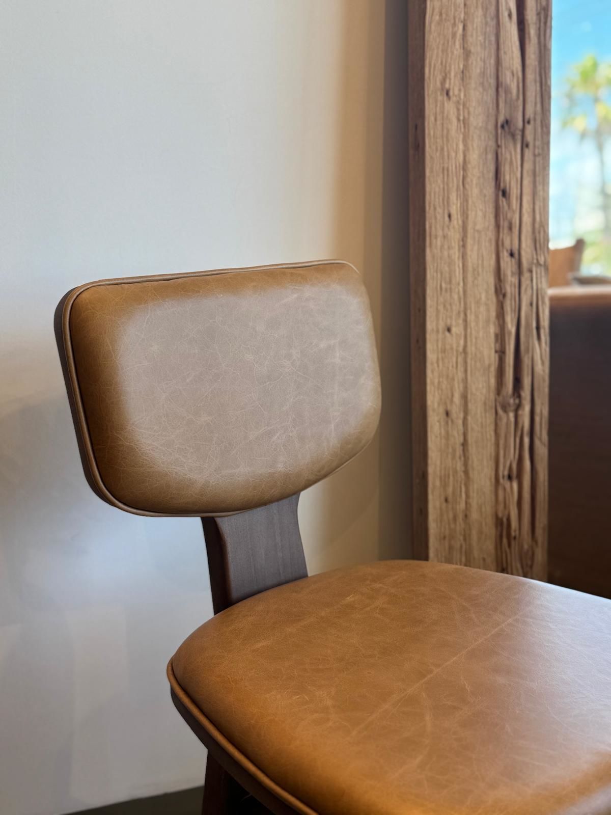 SILLA ESTANDARTE CUERO CAMEL