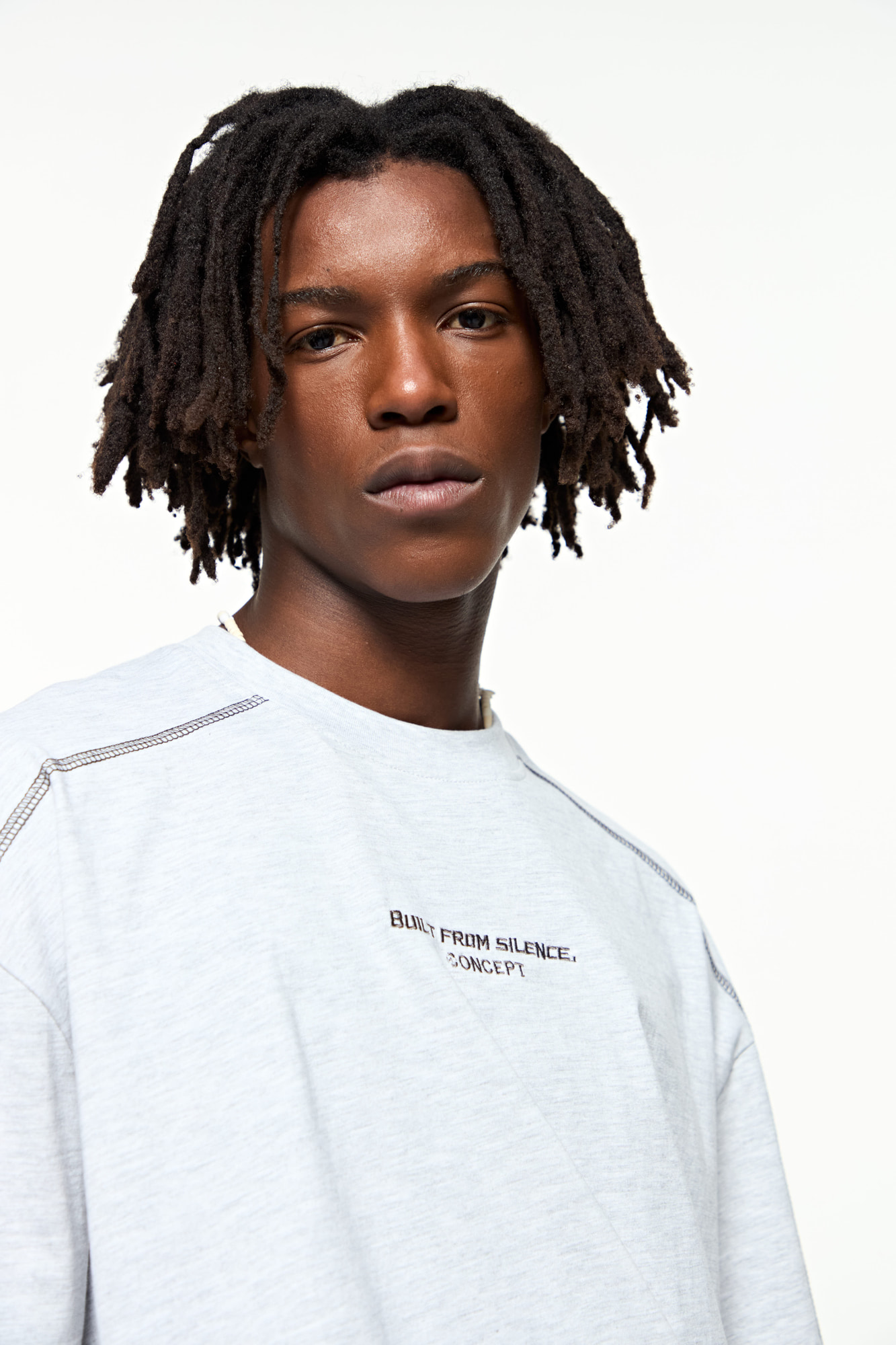 REMERA BOXY FRAME