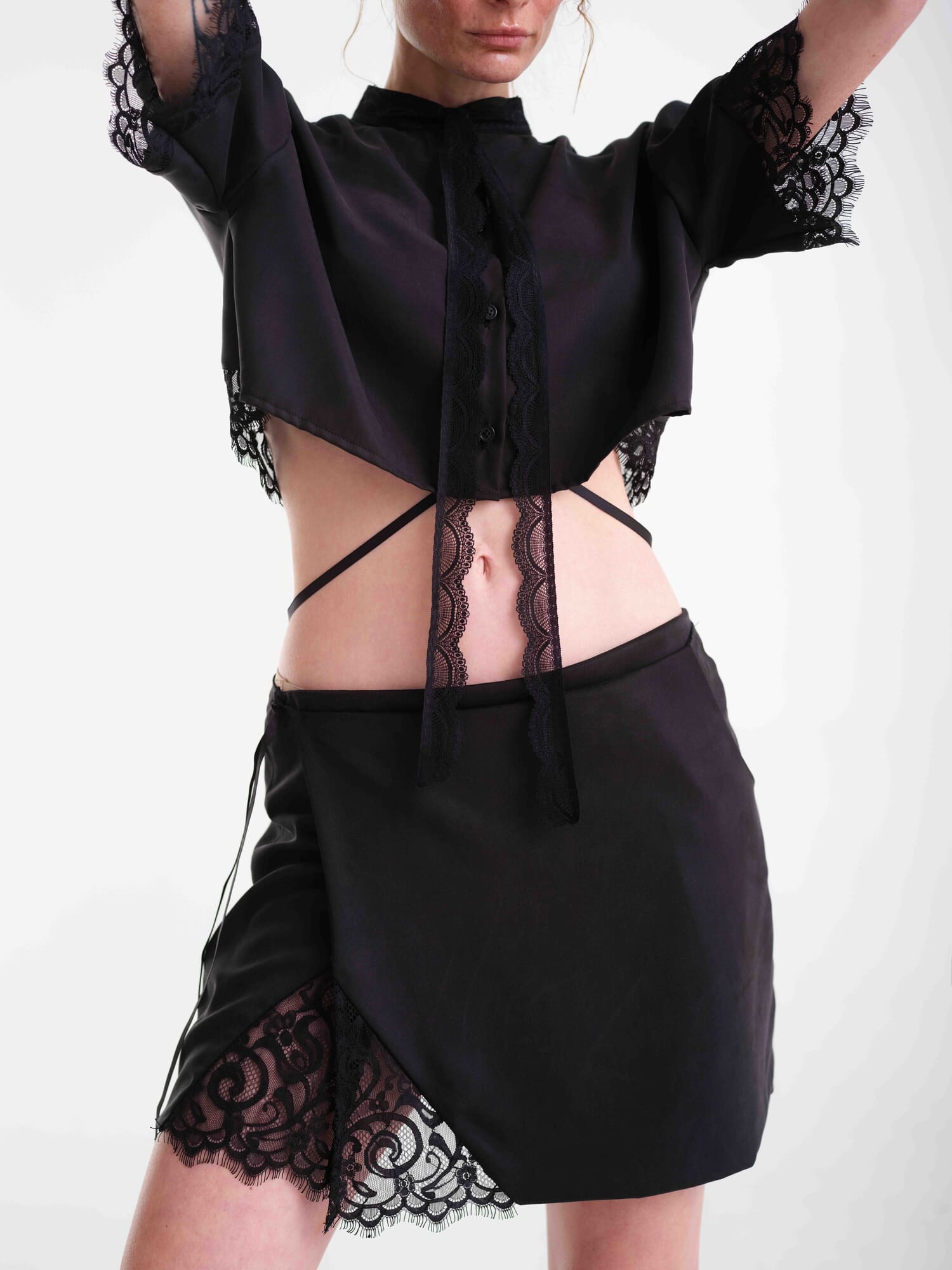 camisa crop c/ encaje