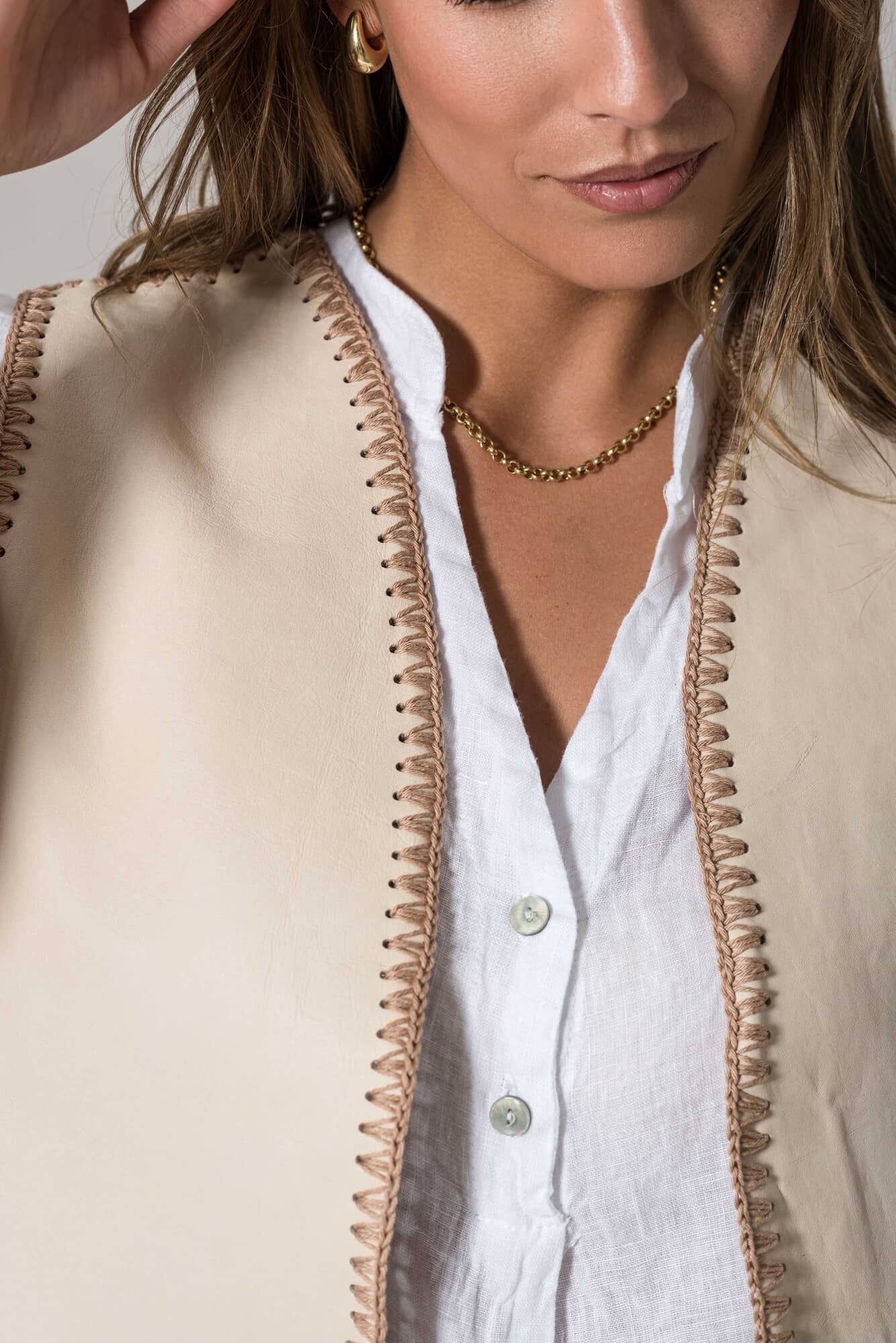 Chaleco Trama crudo y beige