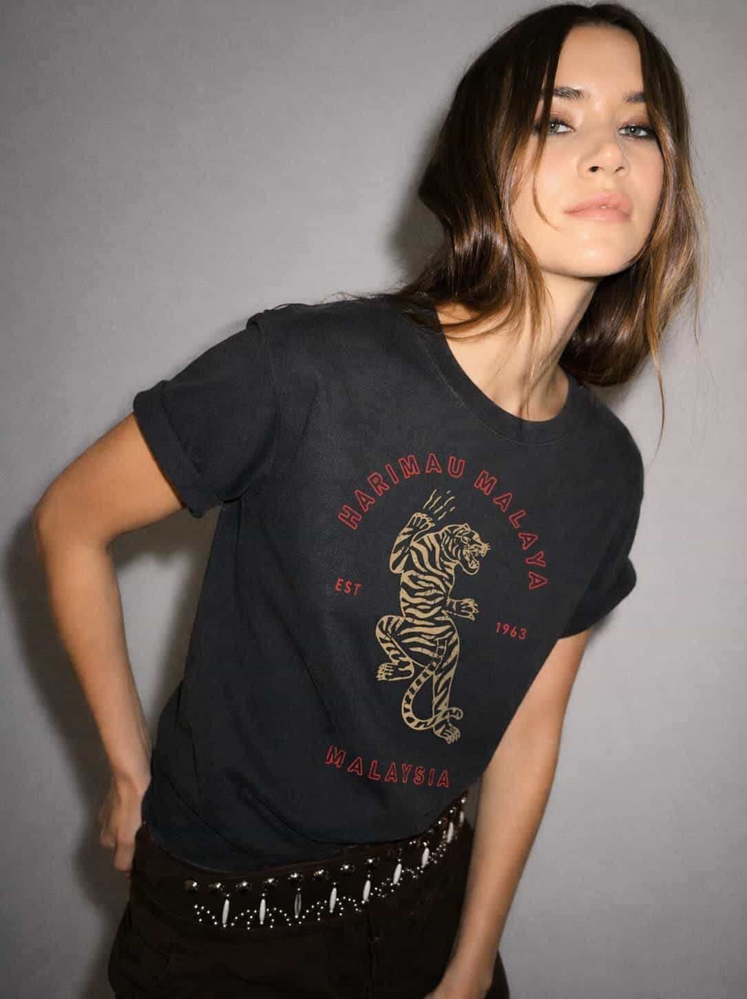 REMERA POGO By AMBER LEBON