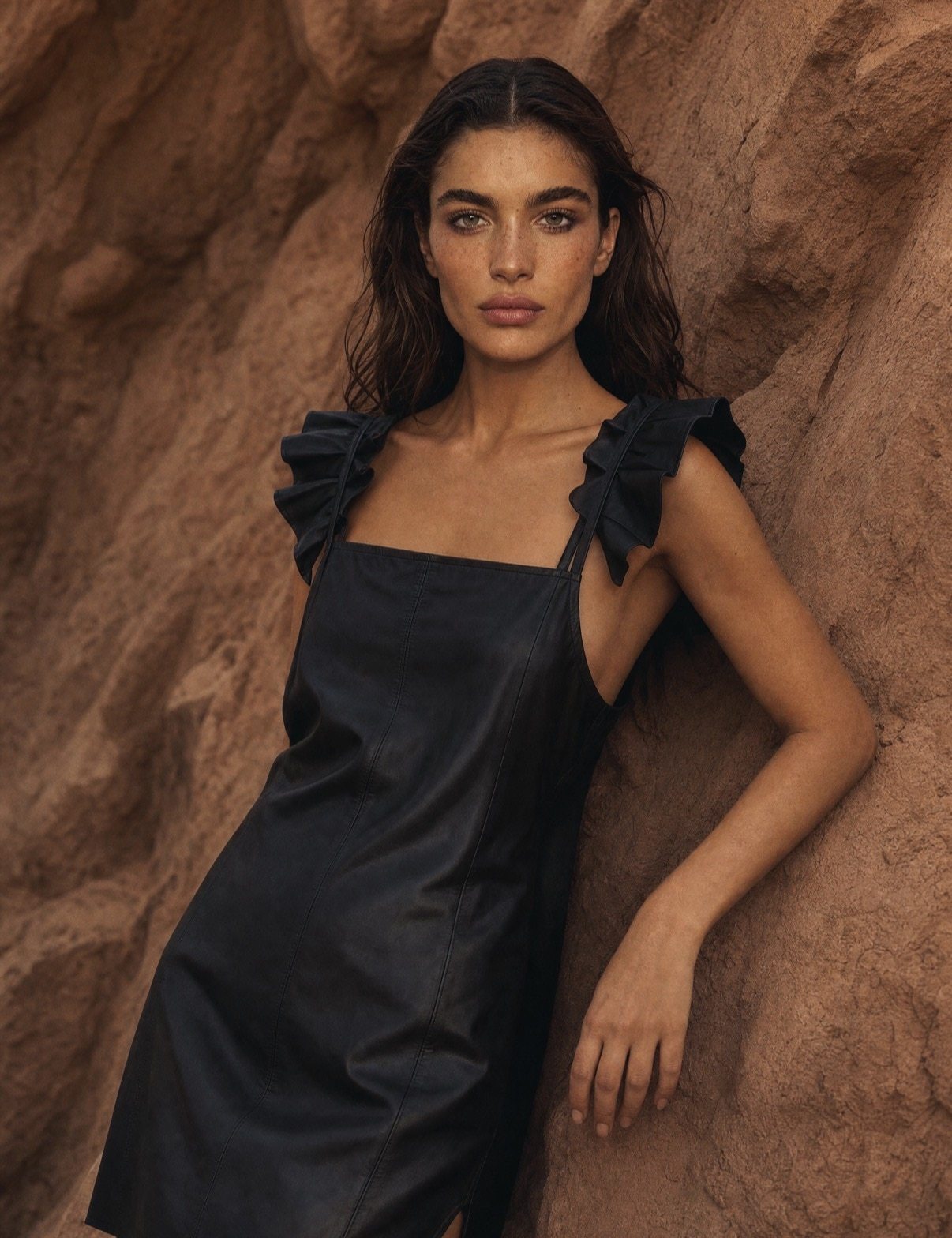 Vestido SUTIL, con breteles con vuelos