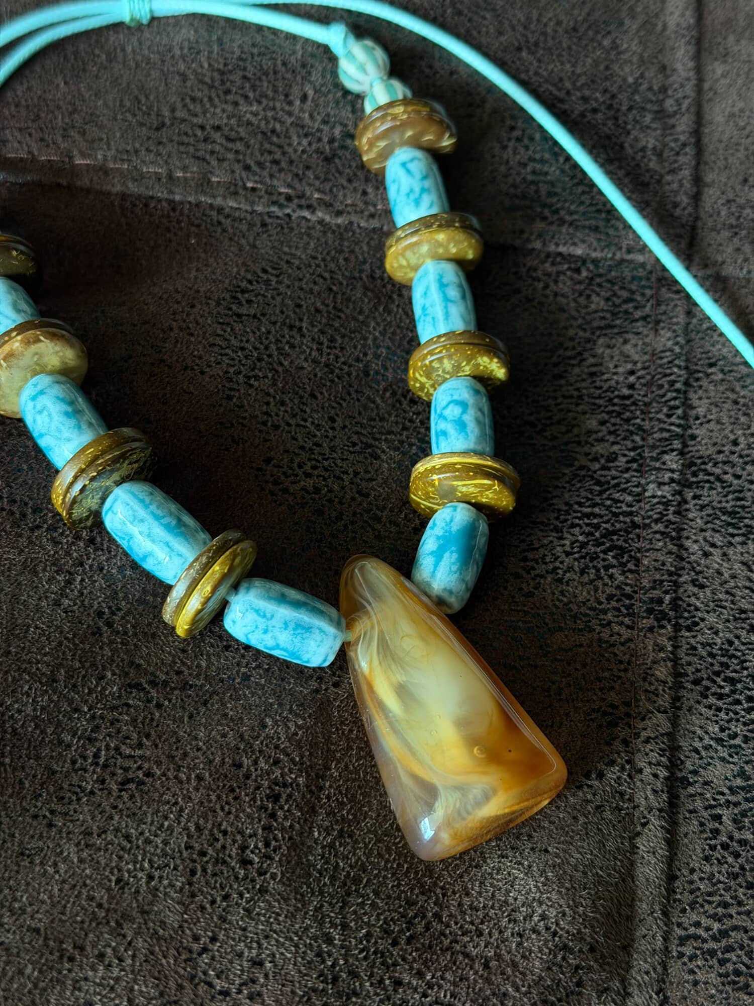 Collar Baru