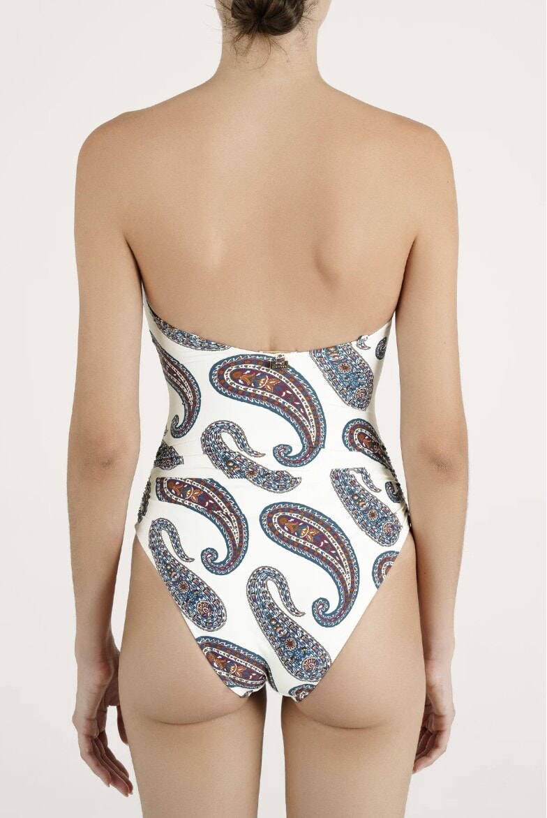 TRAJE DE BAÑO ENTERO OASIS BANDEAU CON ABERTURAS Y DETALLES METÁLICOS