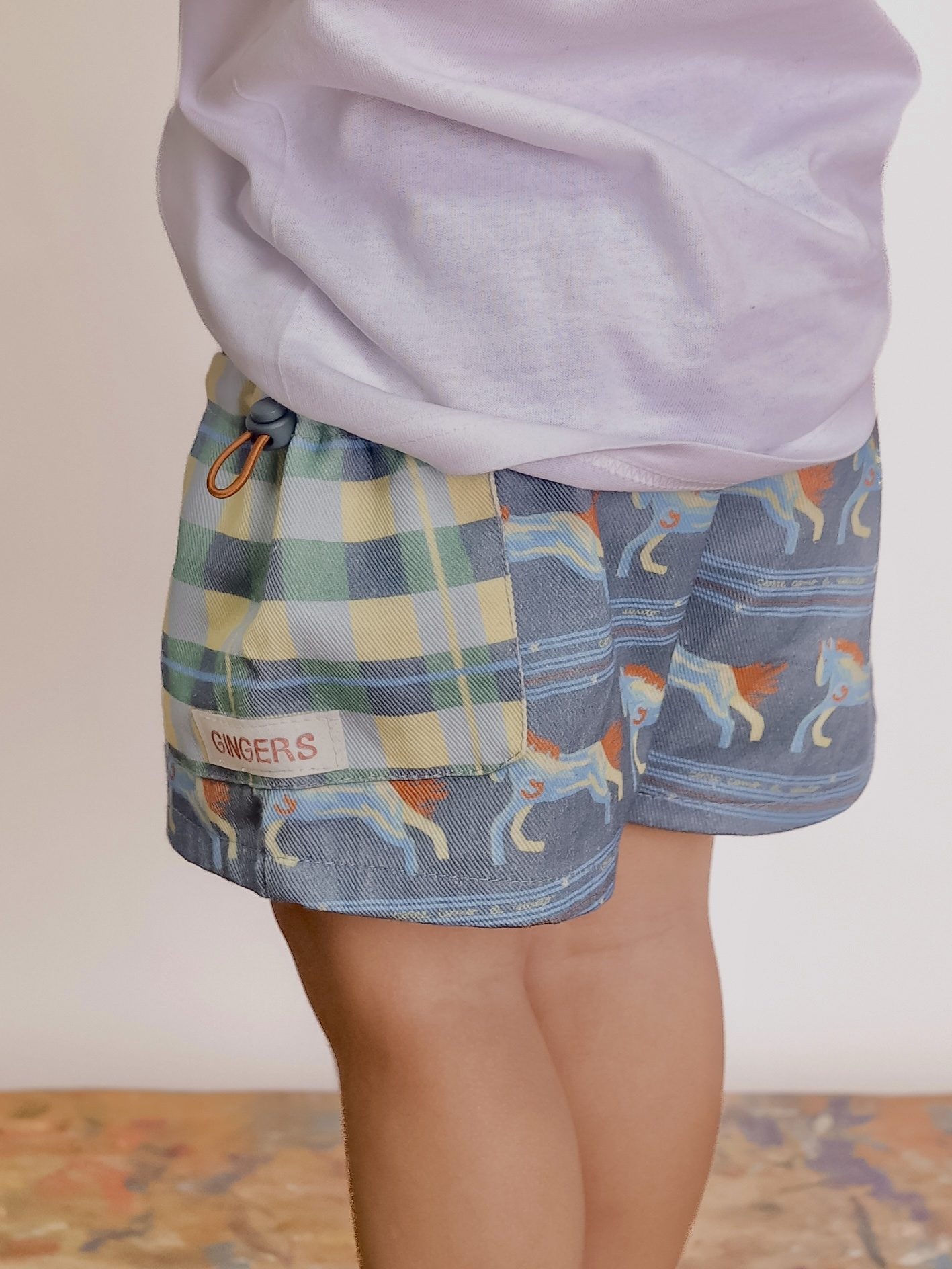 Short boy cavaliño