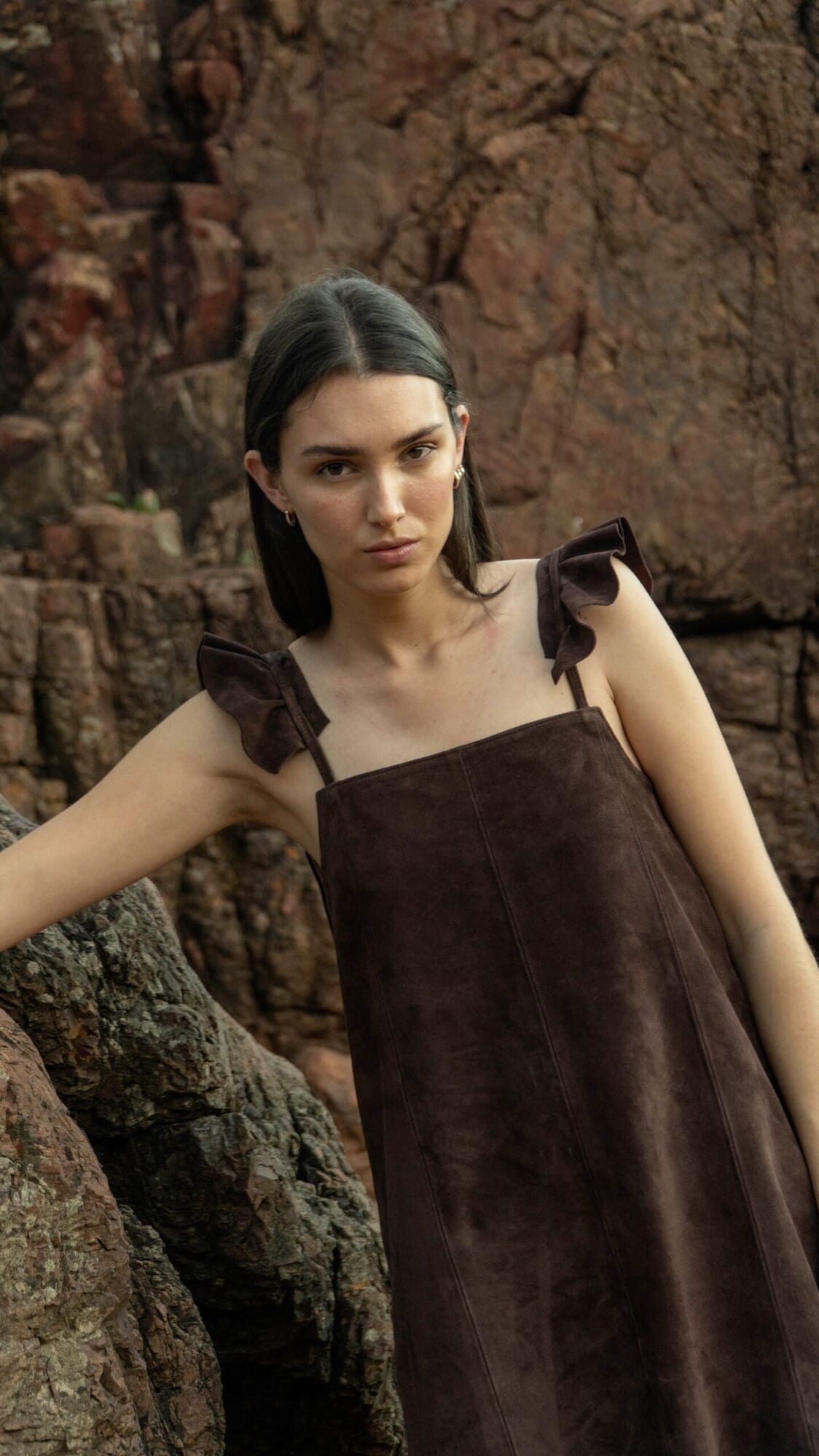 Vestido SUTIL, con breteles con vuelos