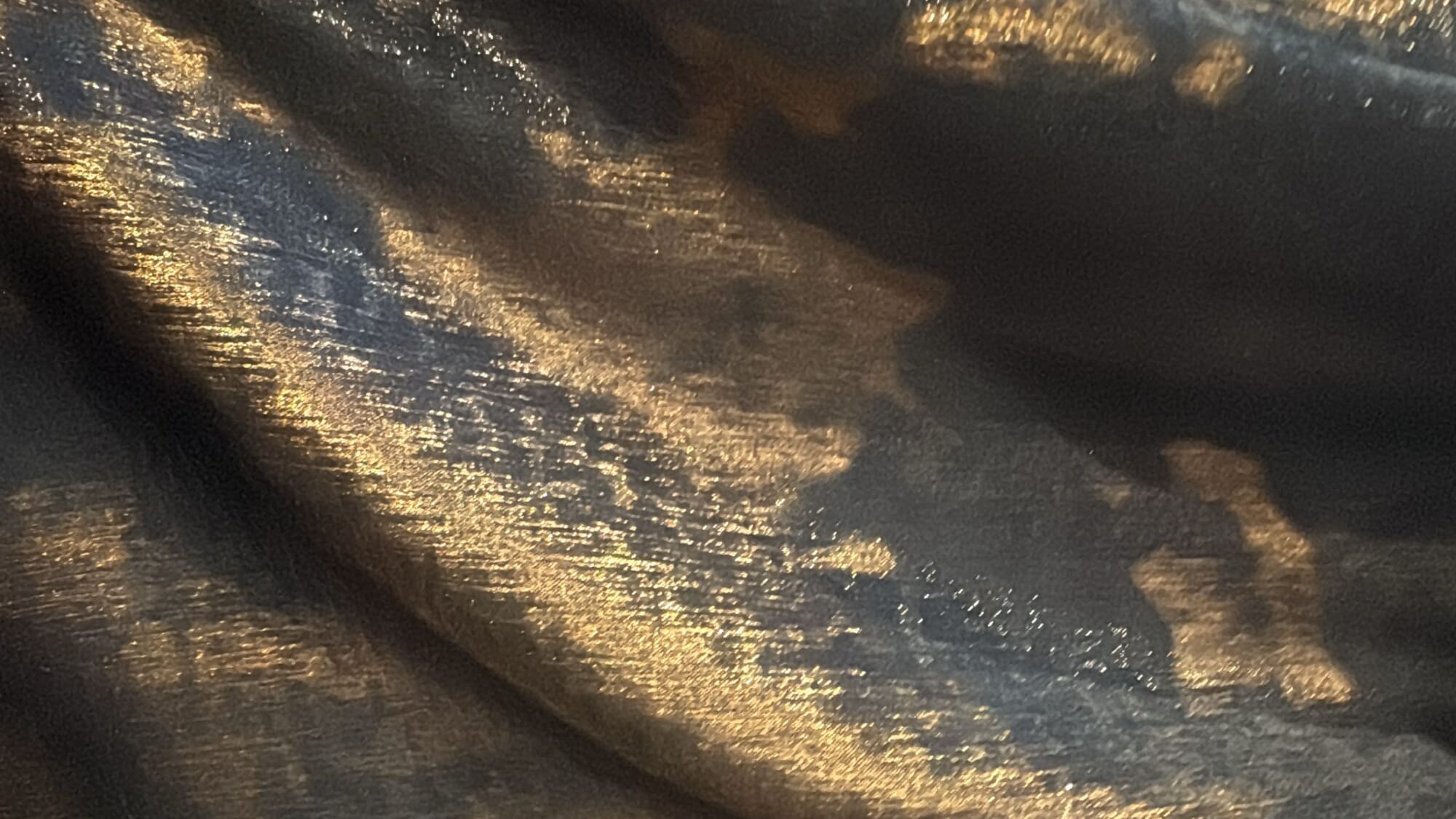 NEGRO CON BRONCE