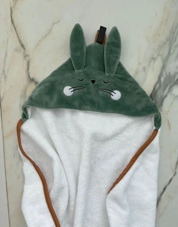 Toalla con capucha conejo verde Storki