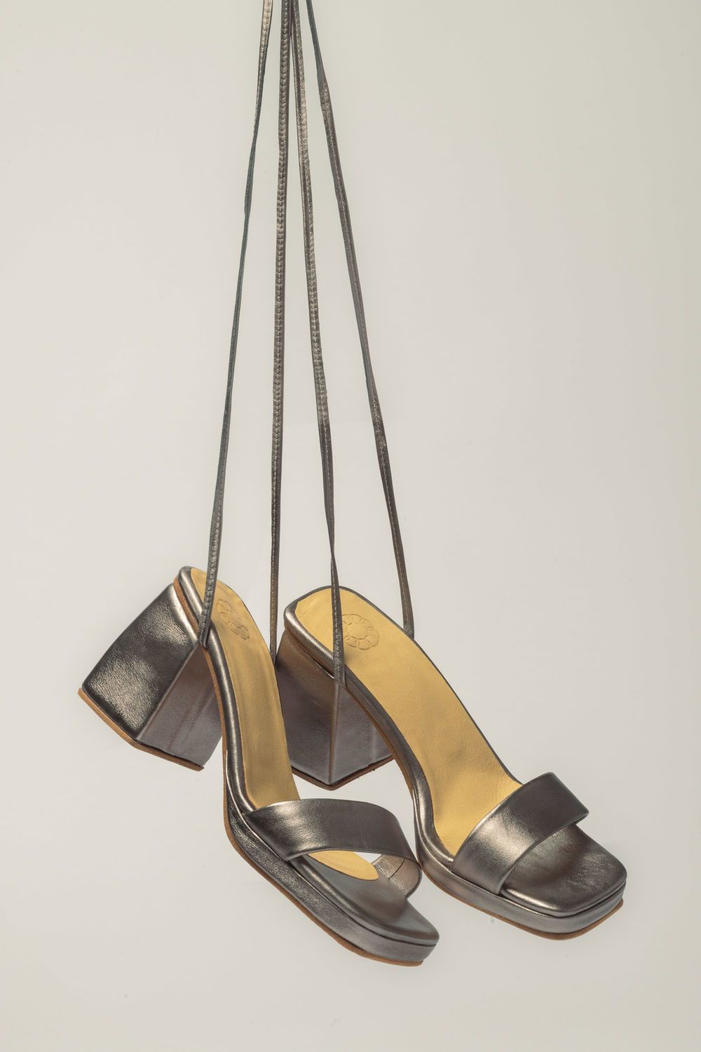Sandalia Fain.