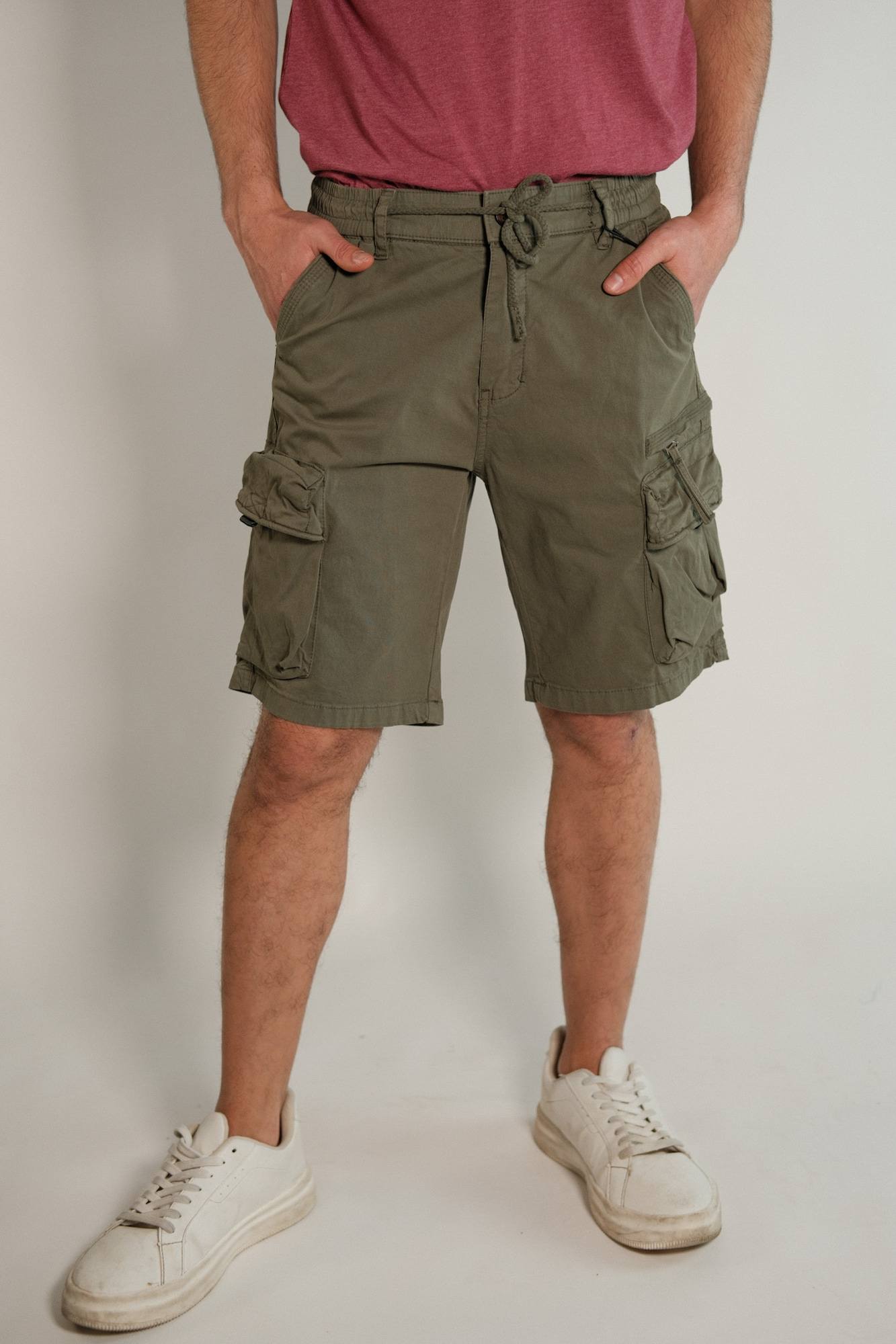 Bermuda cargo de gabardina con lycra y cordón de ajuste Arno